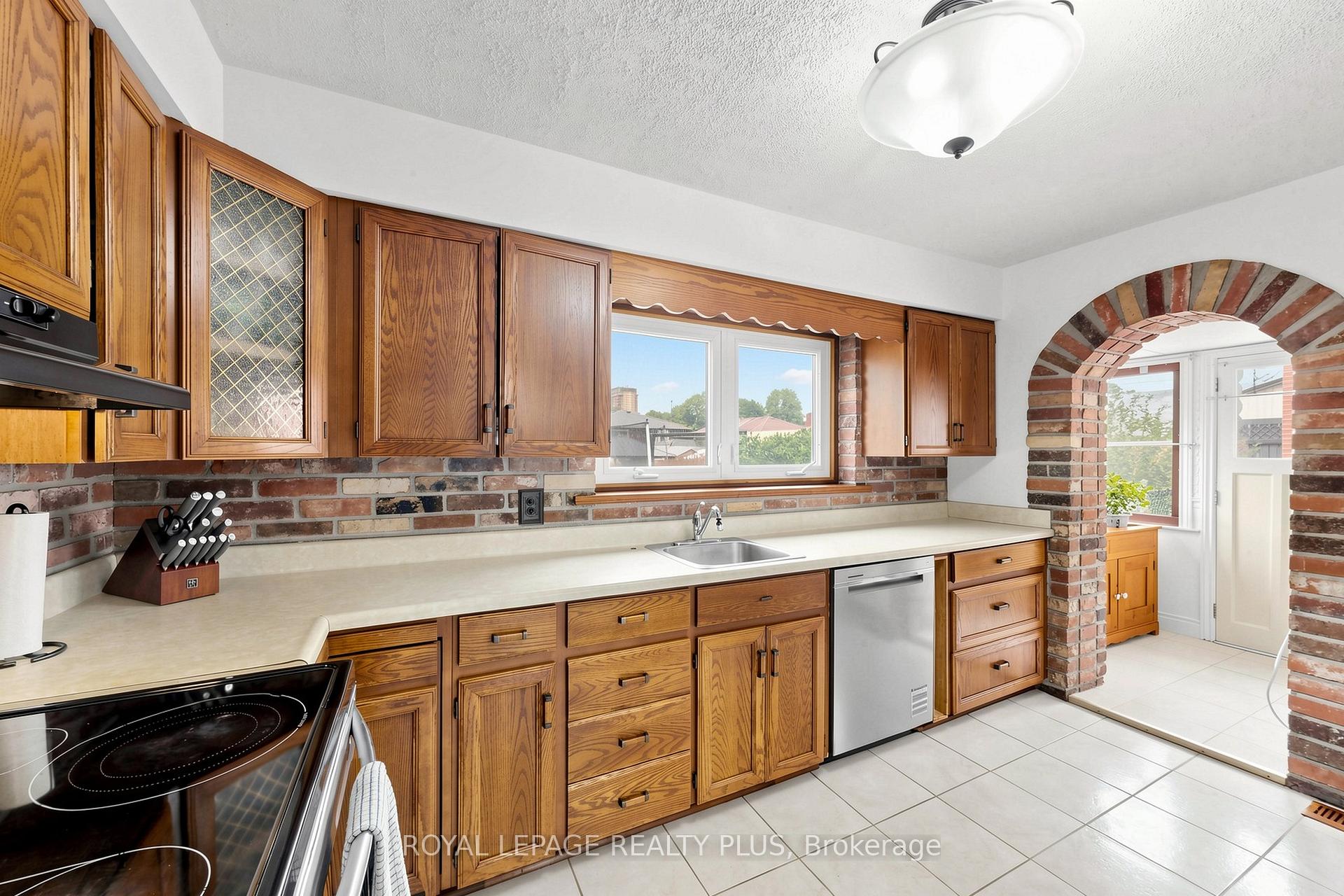 Photo 12 of 2359 Brookhurst Road, Mississauga, Clarkson — HOMEH