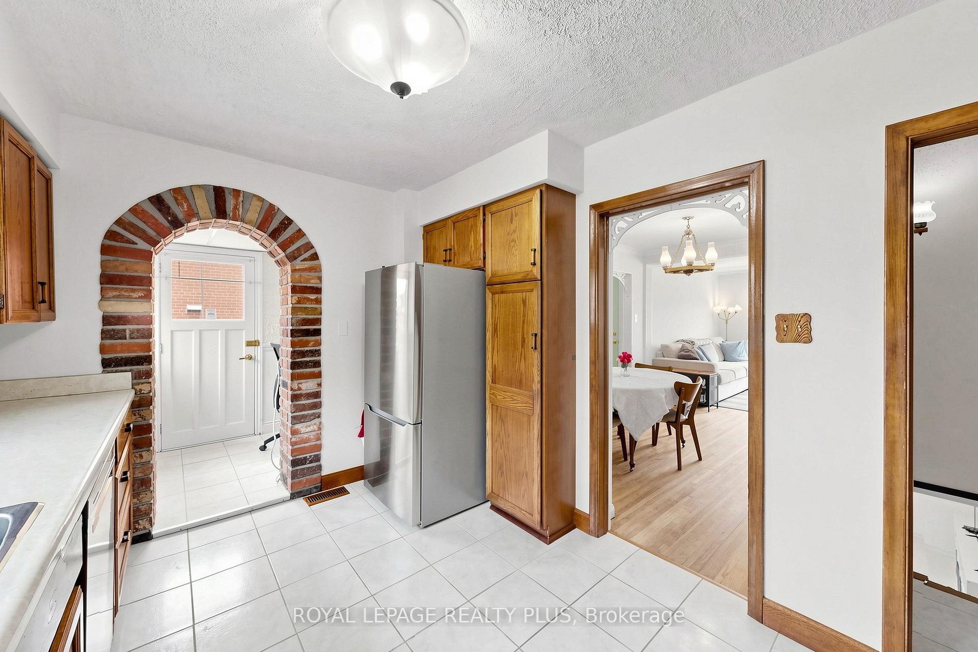 Photo 13 of 2359 Brookhurst Road, Mississauga, Clarkson — HOMEH