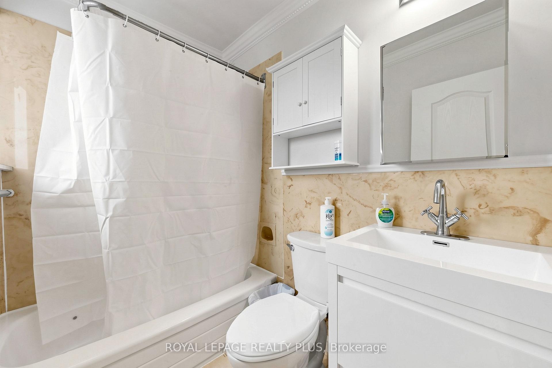 Photo 23 of 2359 Brookhurst Road, Mississauga, Clarkson — HOMEH