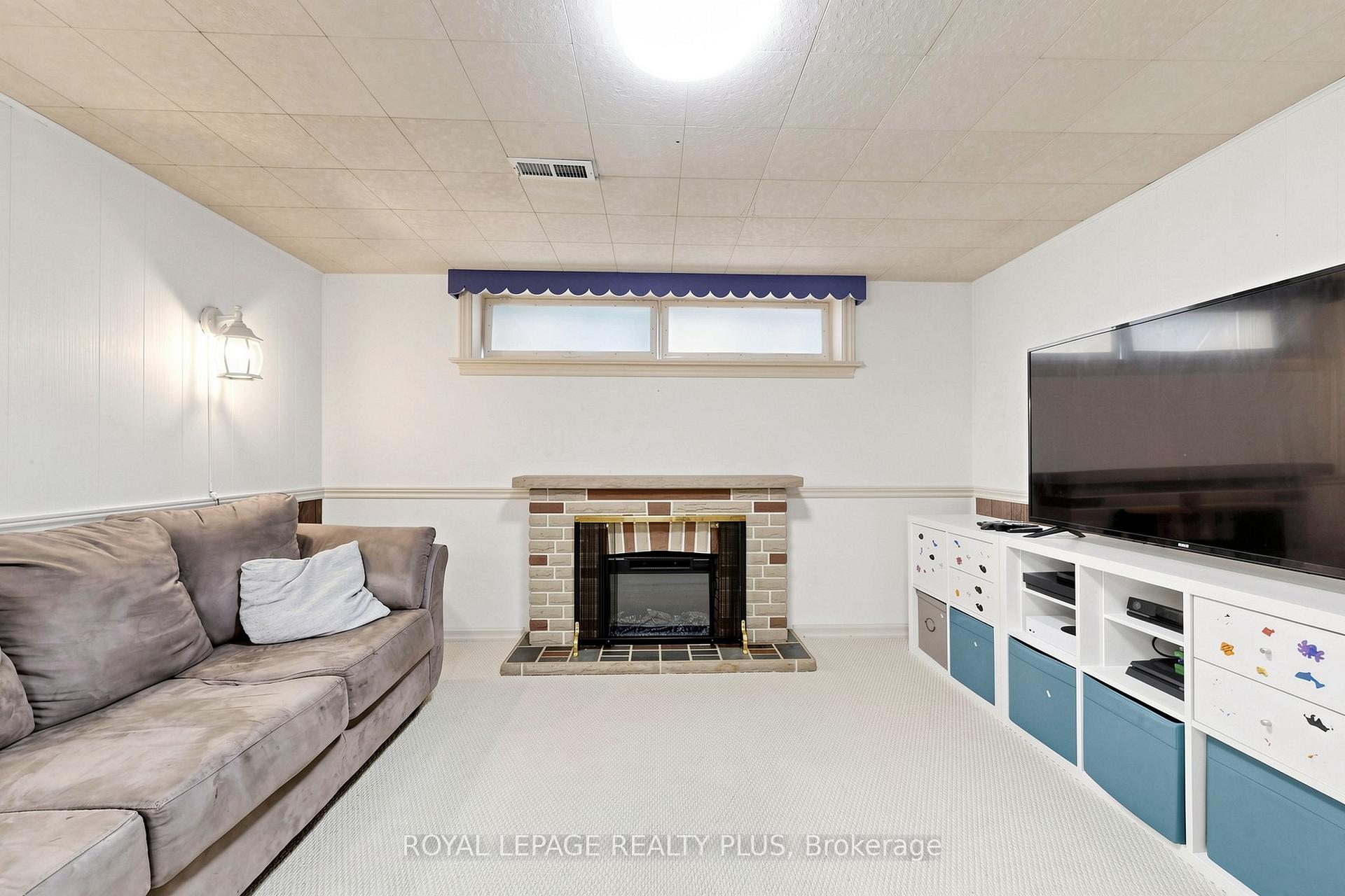 Photo 24 of 2359 Brookhurst Road, Mississauga, Clarkson — HOMEH