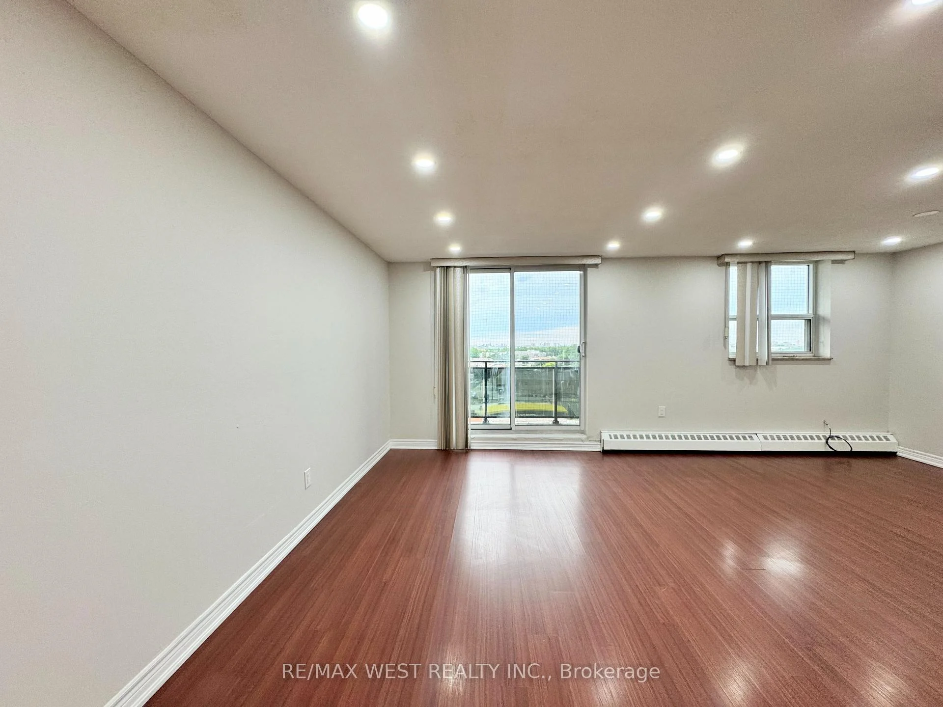 Photo 4 of Unit 709, 3533 Derry Road E, Mississauga, Malton — HOMEH