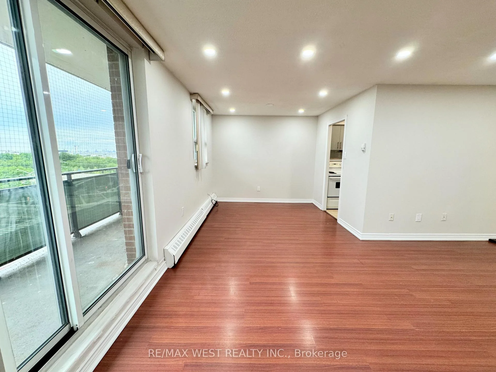 Photo 5 of Unit 709, 3533 Derry Road E, Mississauga, Malton — HOMEH
