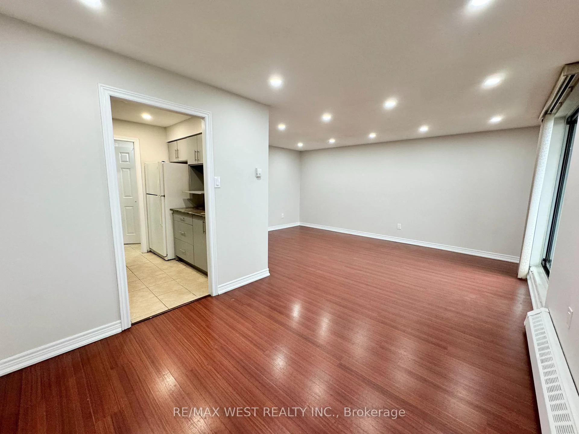 Photo 6 of Unit 709, 3533 Derry Road E, Mississauga, Malton — HOMEH