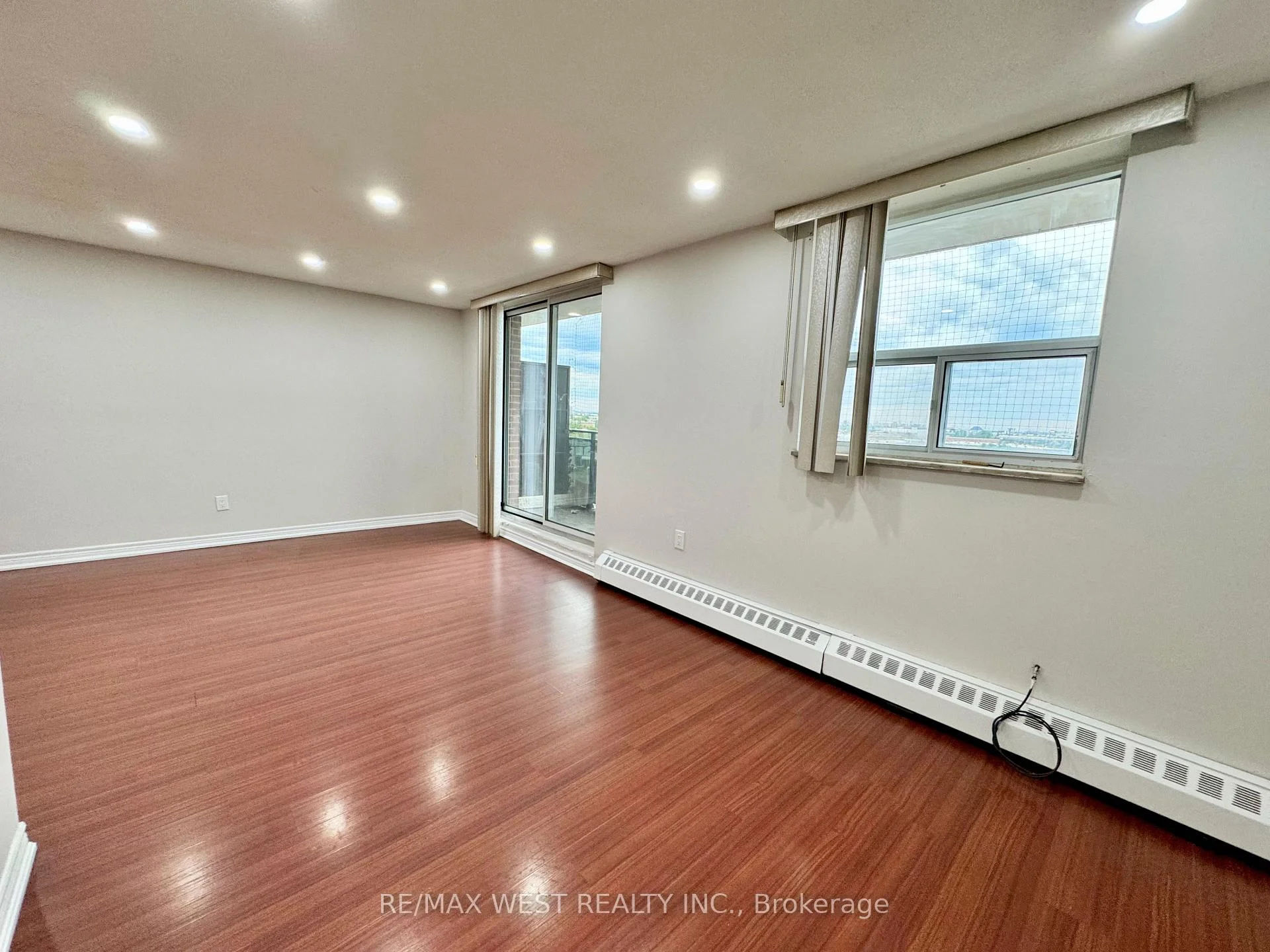 Photo 7 of Unit 709, 3533 Derry Road E, Mississauga, Malton — HOMEH