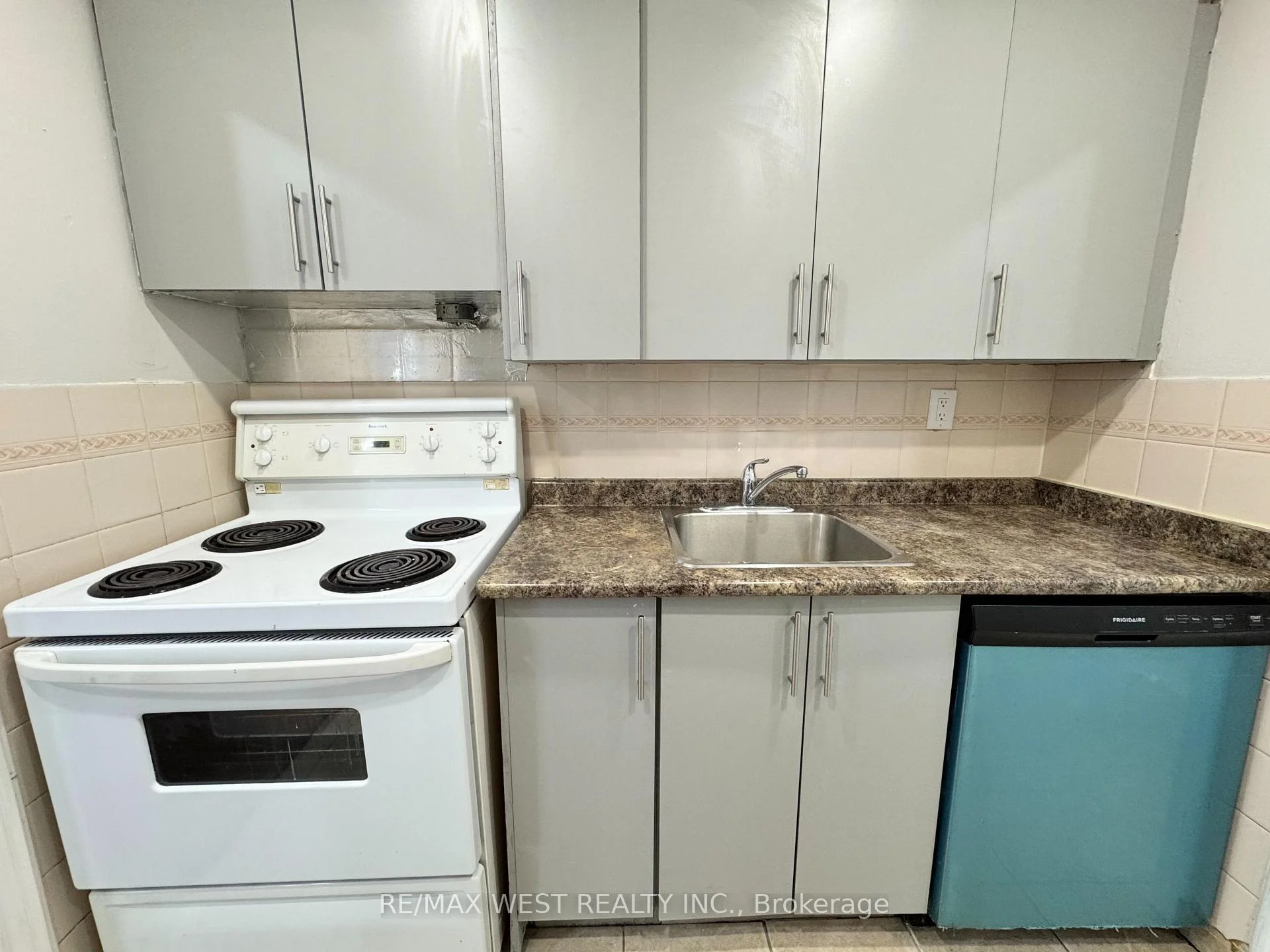 Photo 9 of Unit 709, 3533 Derry Road E, Mississauga, Malton — HOMEH