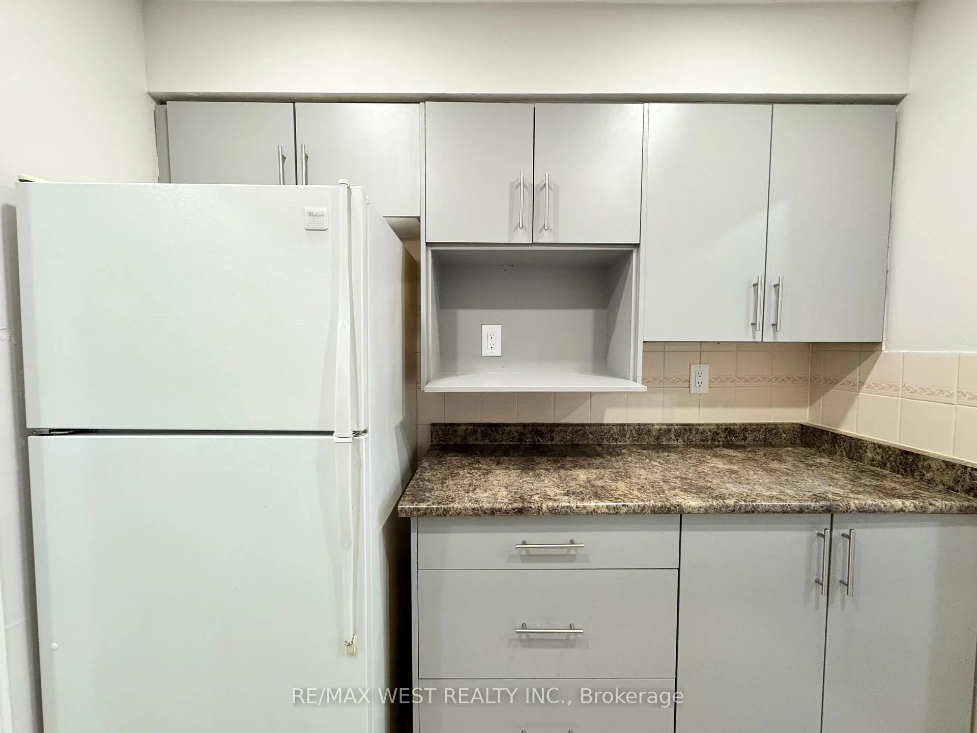 Photo 10 of Unit 709, 3533 Derry Road E, Mississauga, Malton — HOMEH