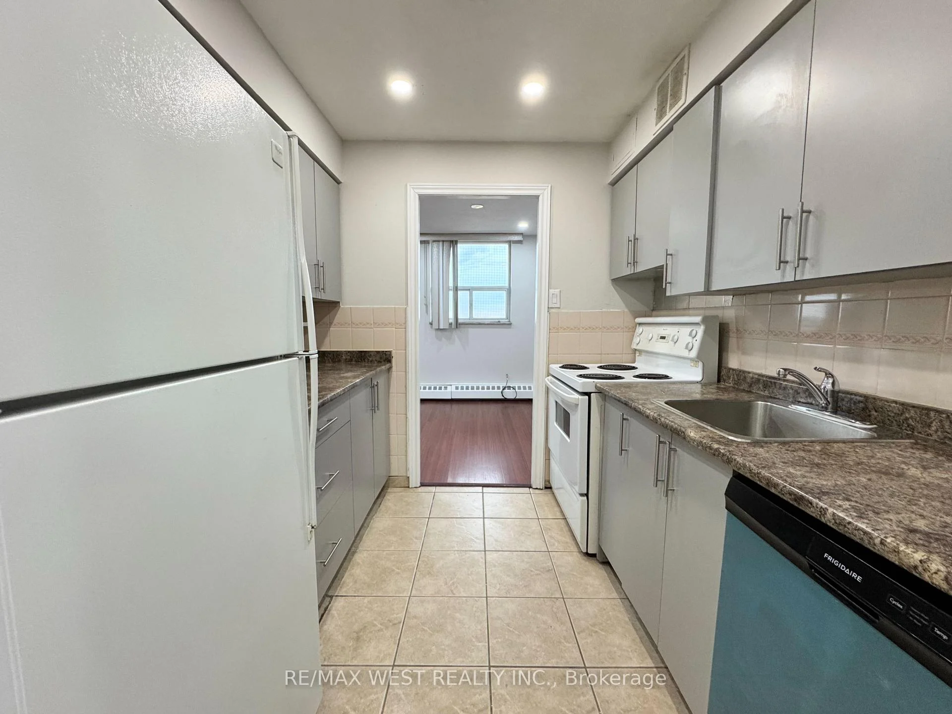 Photo 11 of Unit 709, 3533 Derry Road E, Mississauga, Malton — HOMEH