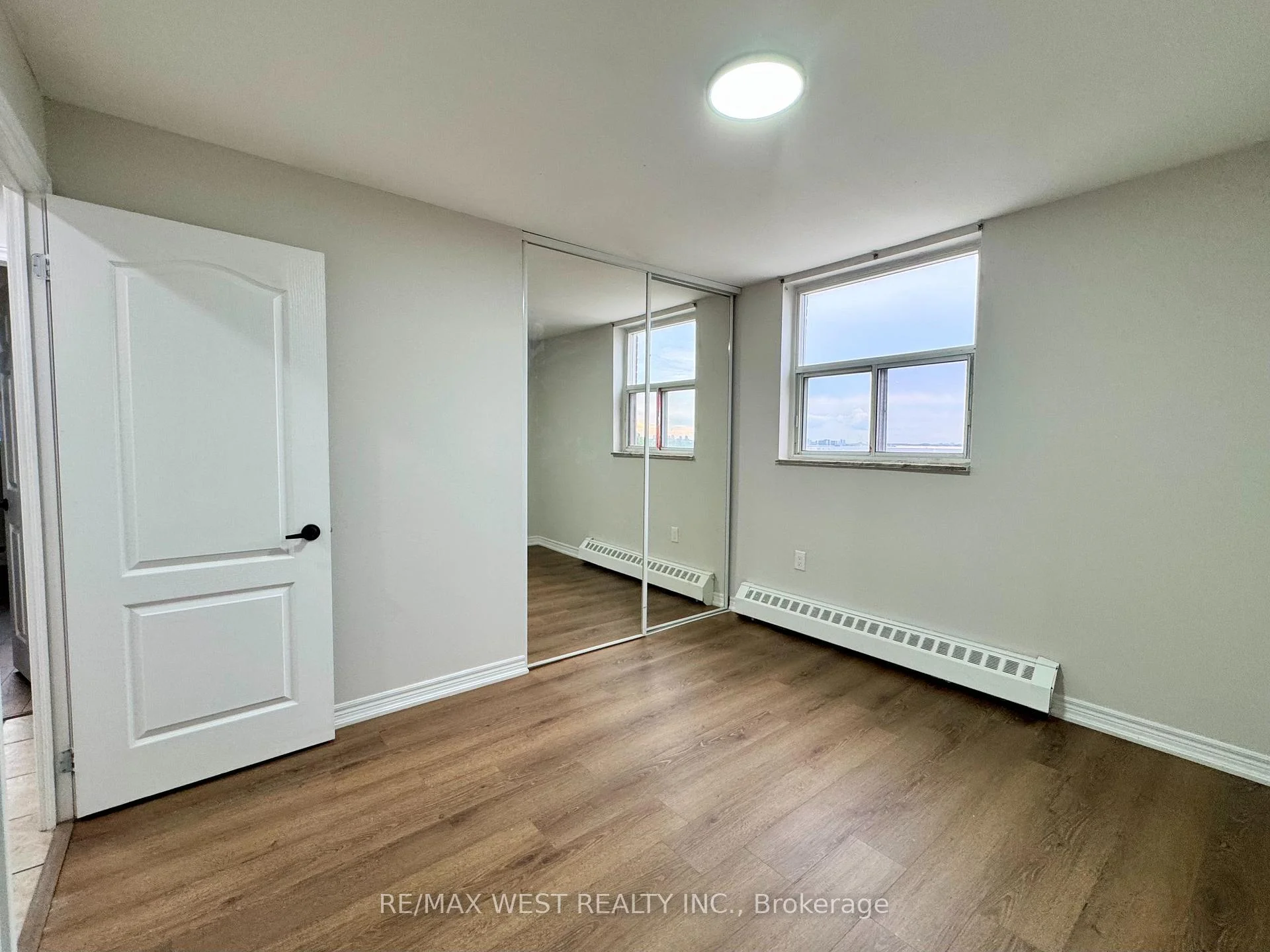 Photo 13 of Unit 709, 3533 Derry Road E, Mississauga, Malton — HOMEH