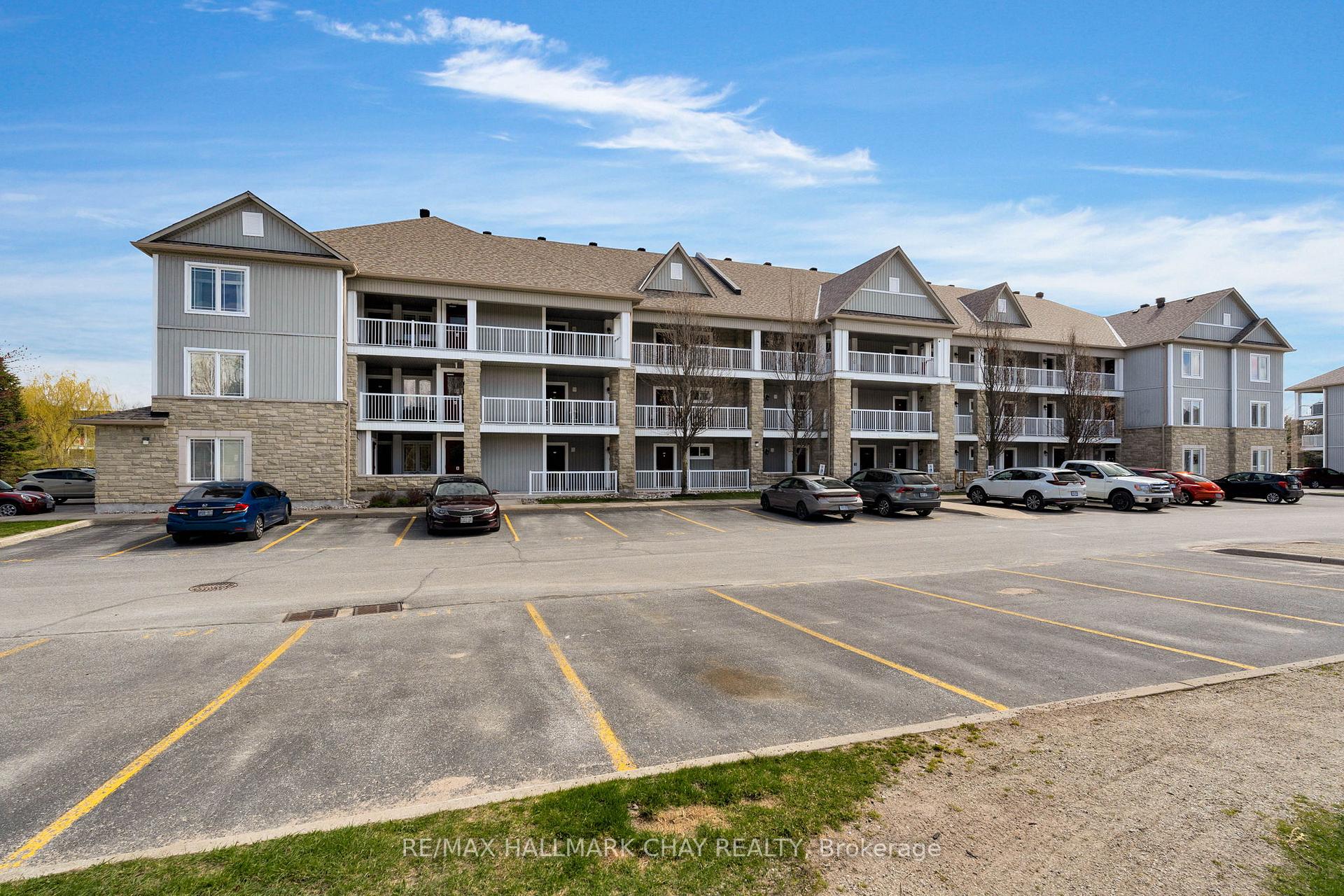 Photo 3 of Unit 307, 40 Mulligan Lane, Wasaga Beach — HOMEH