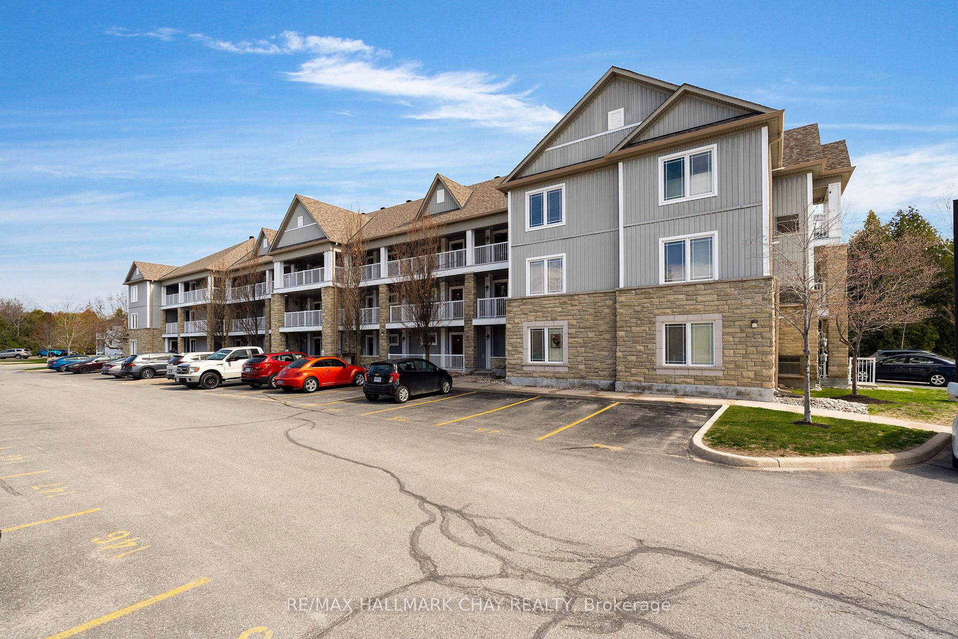 Photo 4 of Unit 307, 40 Mulligan Lane, Wasaga Beach — HOMEH