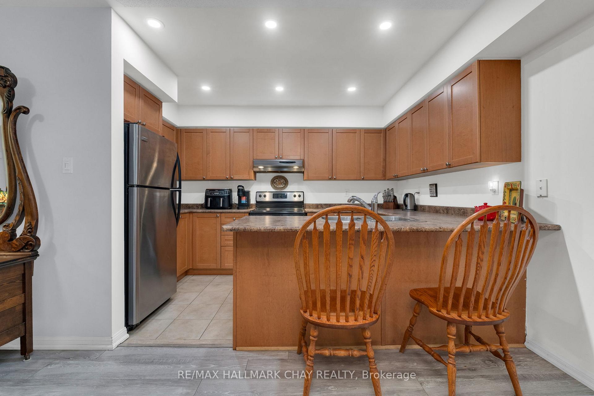 Photo 10 of Unit 307, 40 Mulligan Lane, Wasaga Beach — HOMEH