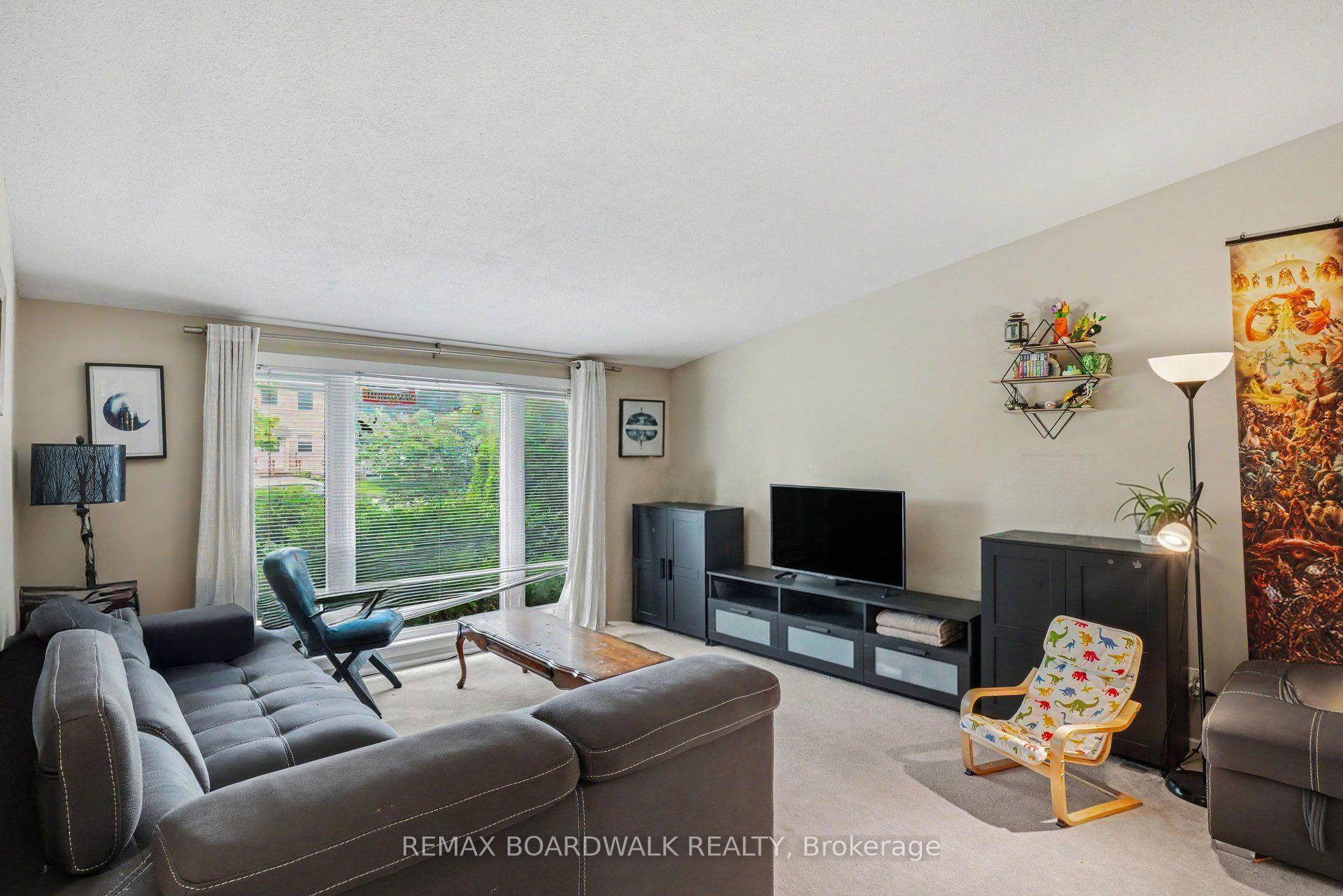 Photo 4 of 84 Sherway Drive, Ottawa, Barrhaven - Pheasant Run — HOMEH