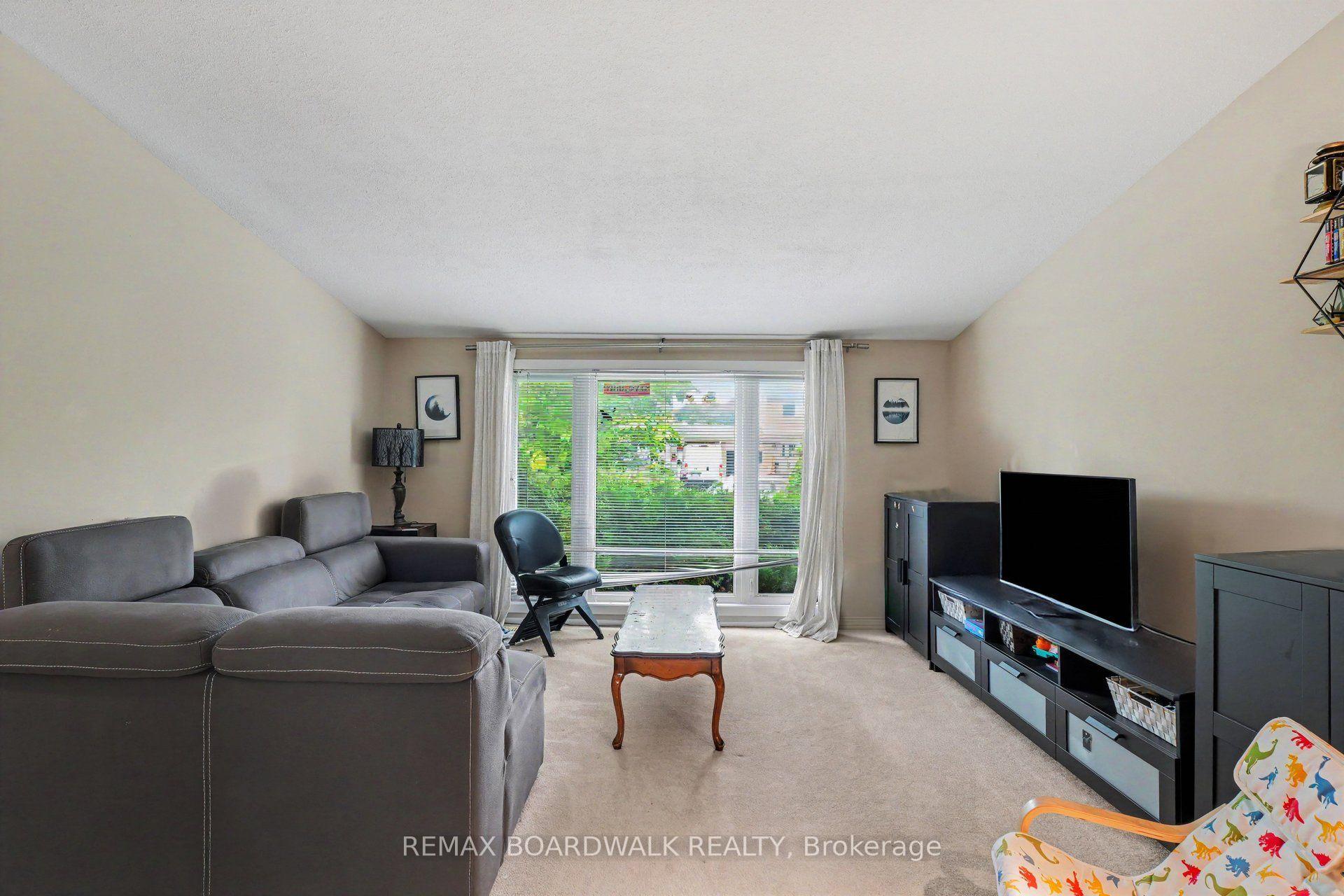 Photo 5 of 84 Sherway Drive, Ottawa, Barrhaven - Pheasant Run — HOMEH