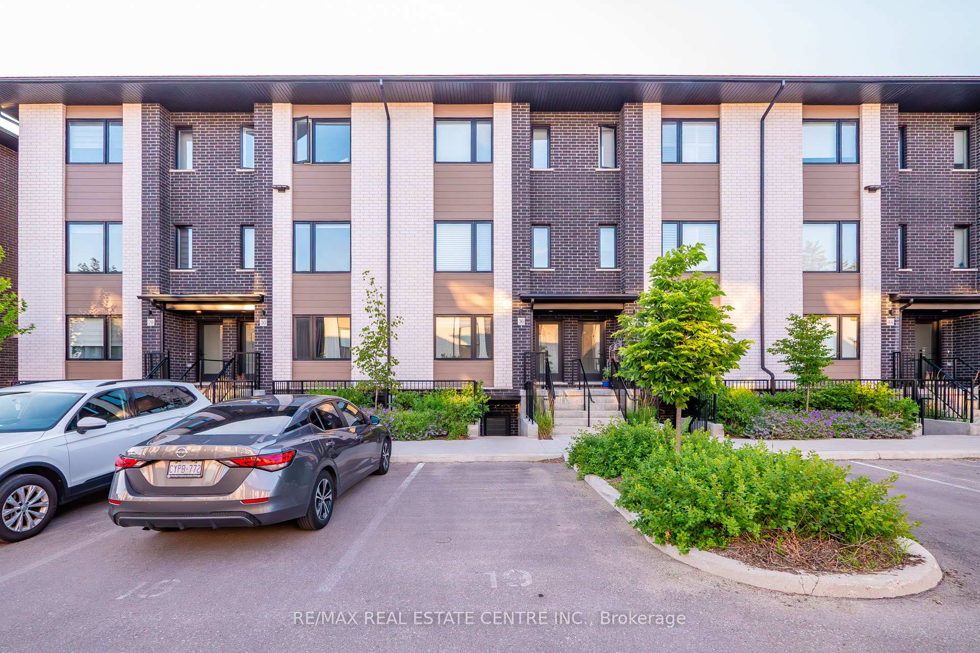 Photo 2 of 34 Lily Lane, Guelph, Clairfields/Hanlon Business Park — HOMEH
