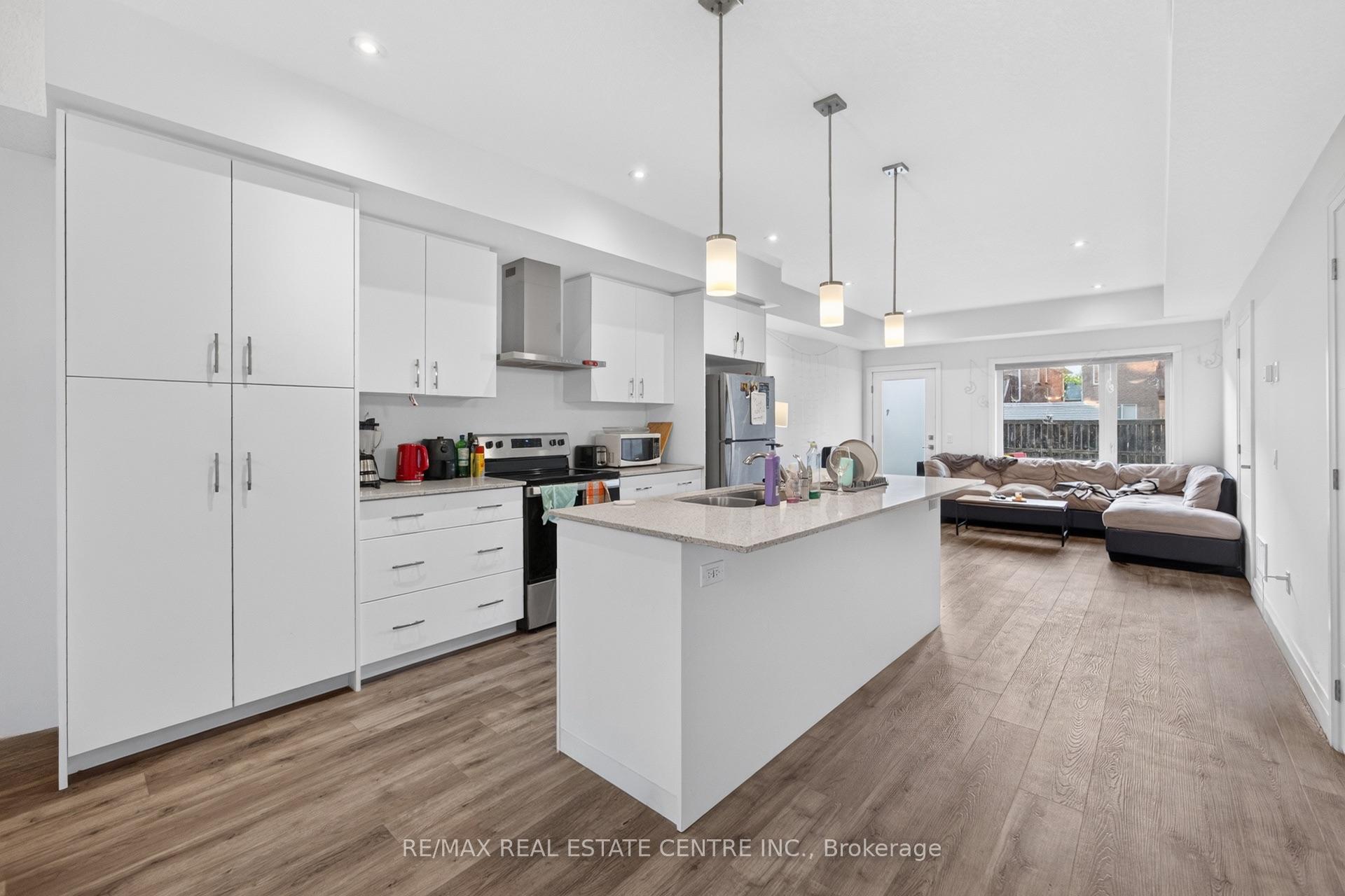 Photo 8 of 34 Lily Lane, Guelph, Clairfields/Hanlon Business Park — HOMEH