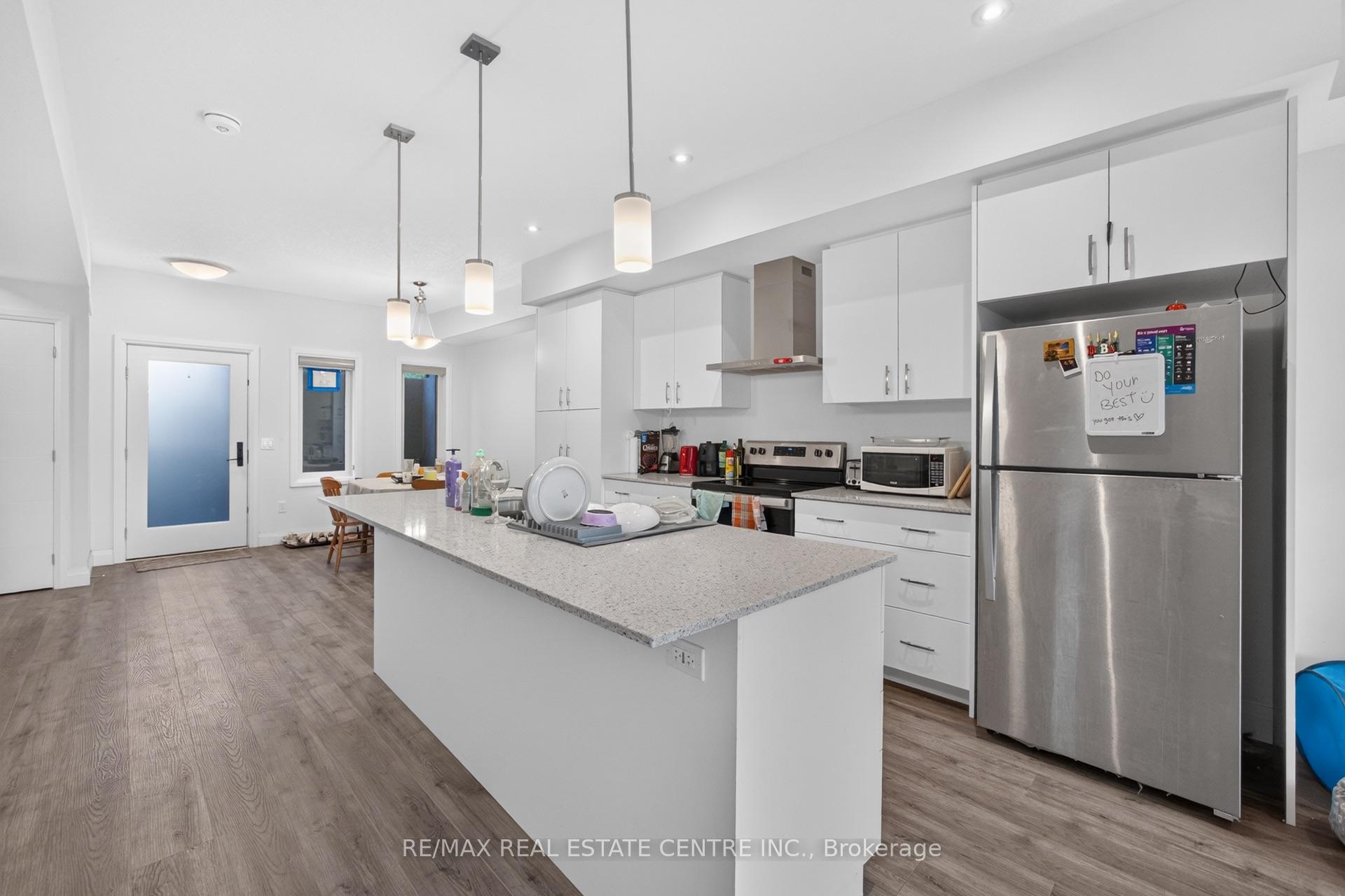 Photo 9 of 34 Lily Lane, Guelph, Clairfields/Hanlon Business Park — HOMEH