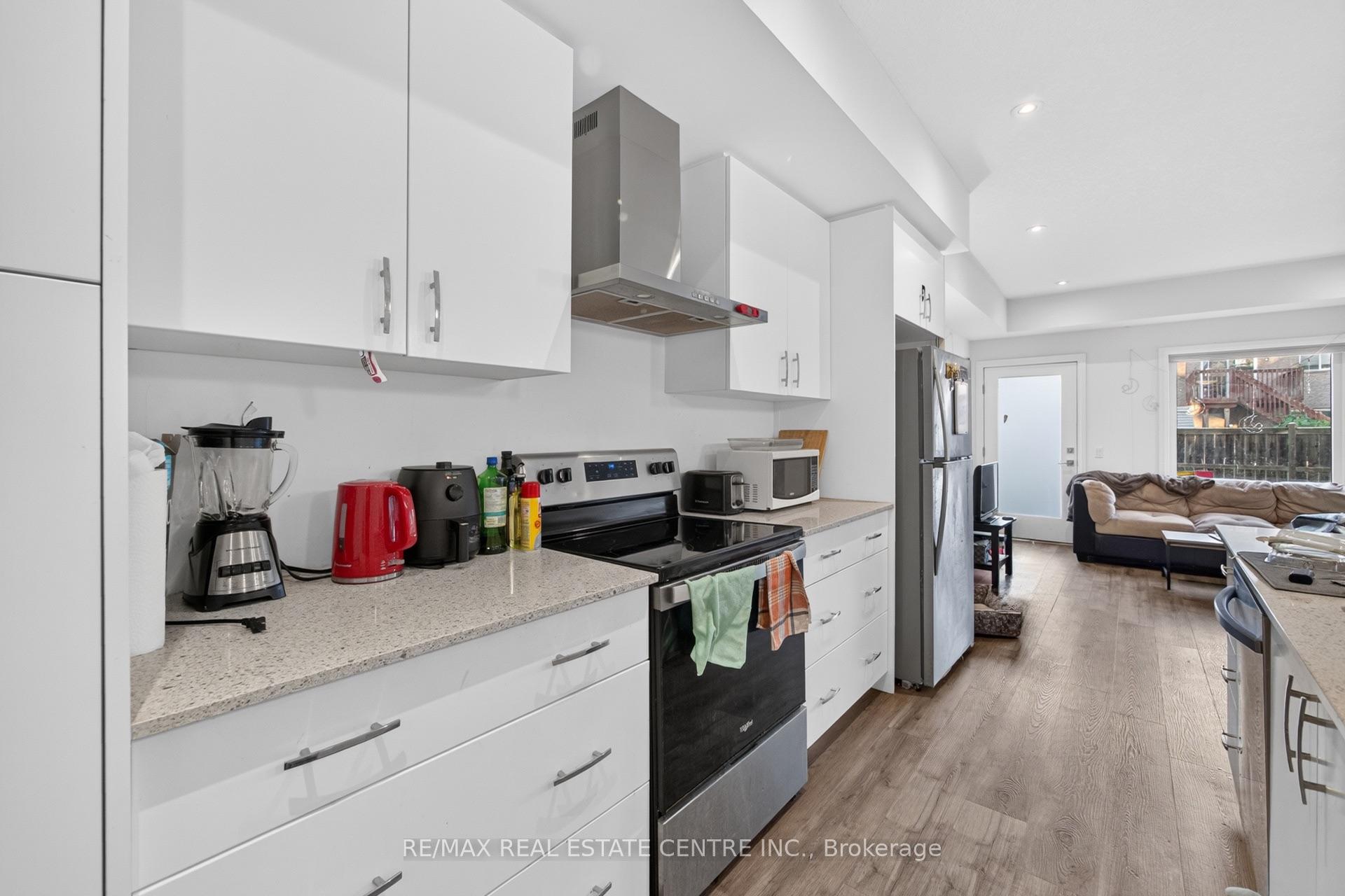 Photo 11 of 34 Lily Lane, Guelph, Clairfields/Hanlon Business Park — HOMEH