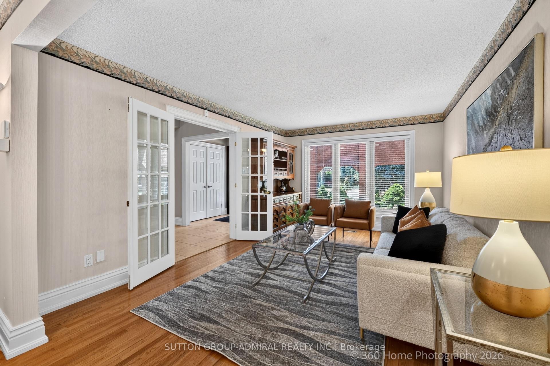 Photo 4 of 193 Wigwoss Drive, Vaughan, East Woodbridge — HOMEH