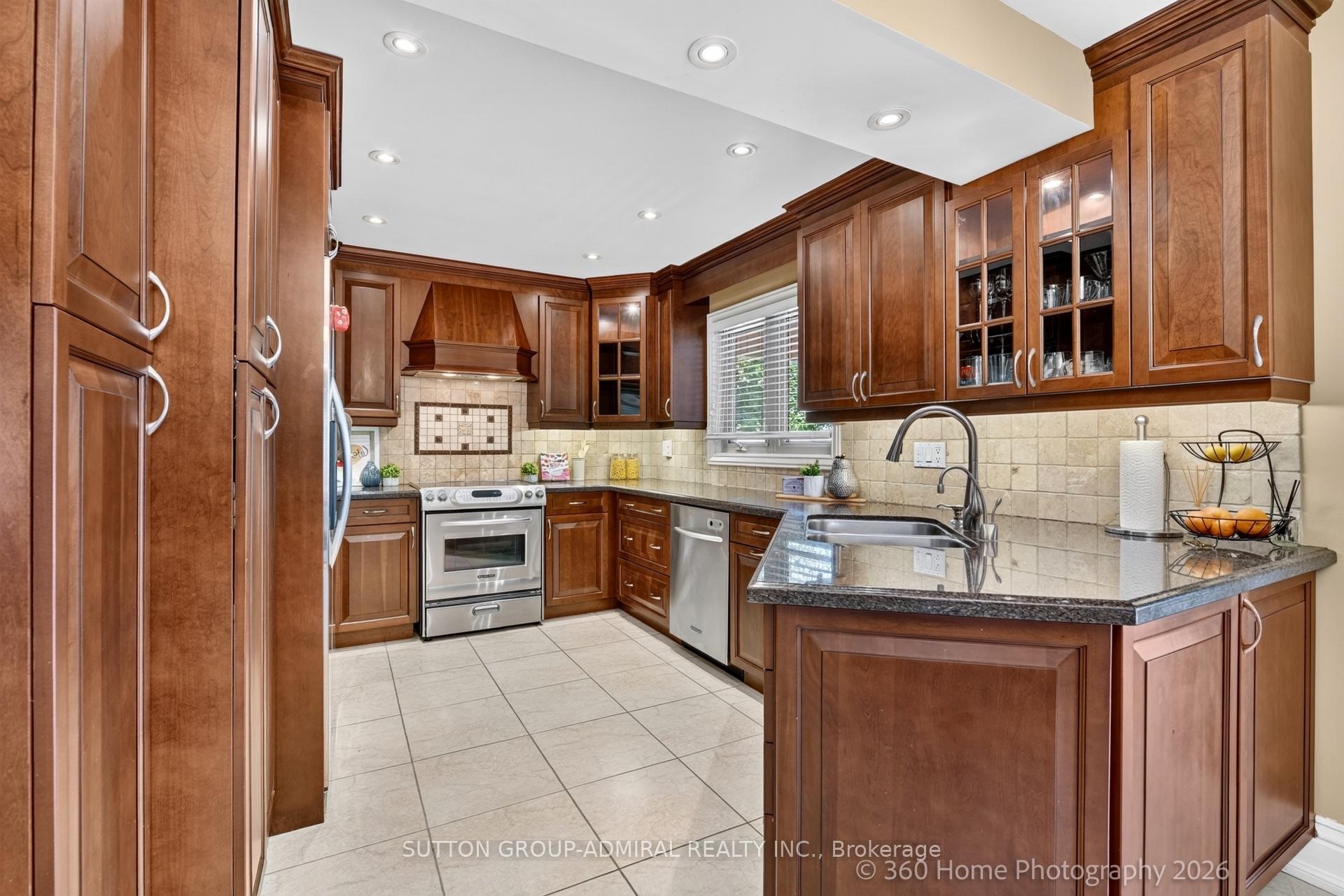 Photo 19 of 193 Wigwoss Drive, Vaughan, East Woodbridge — HOMEH