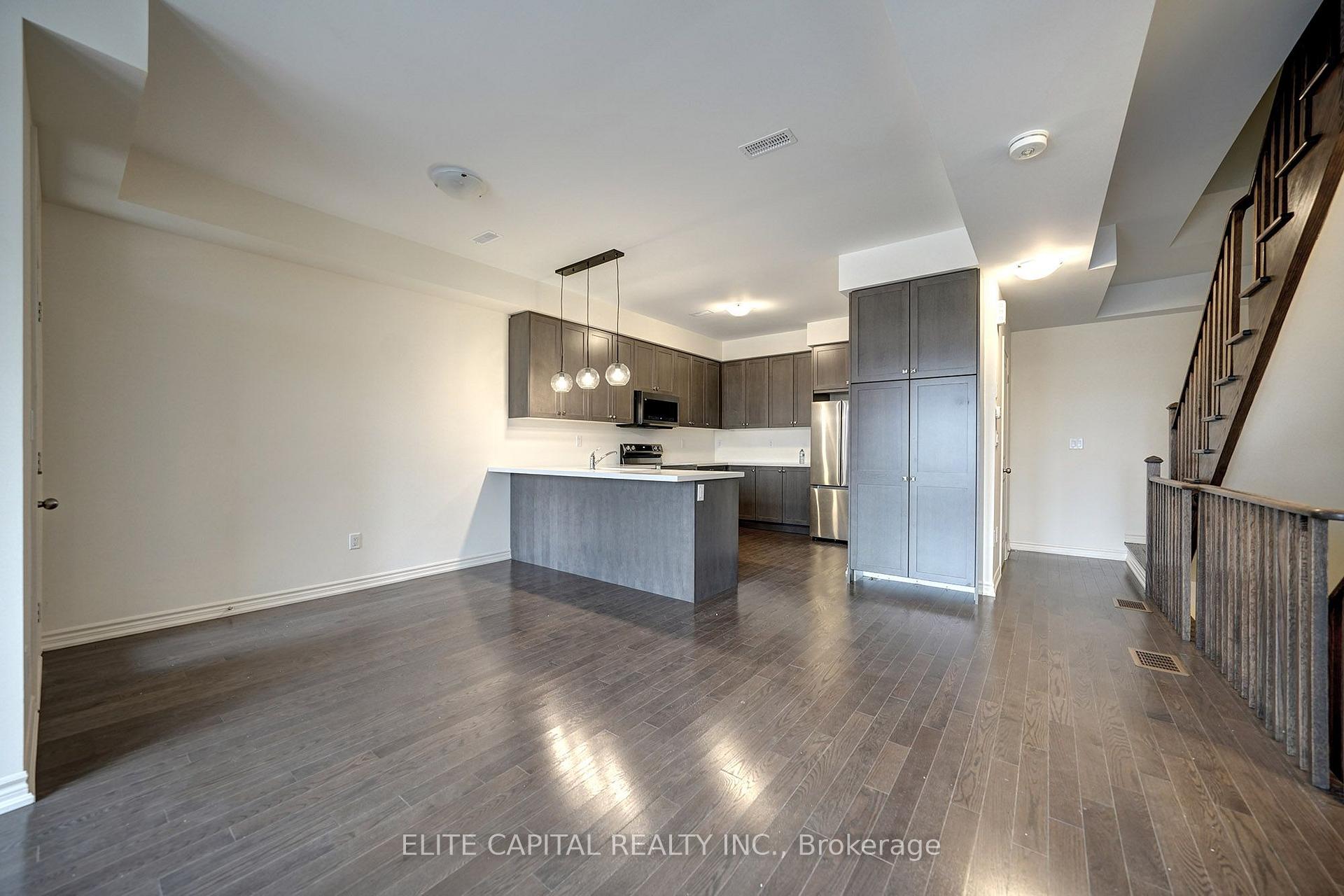 Photo 2 of 84 Holyrood Crescent, Vaughan, Kleinburg — HOMEH
