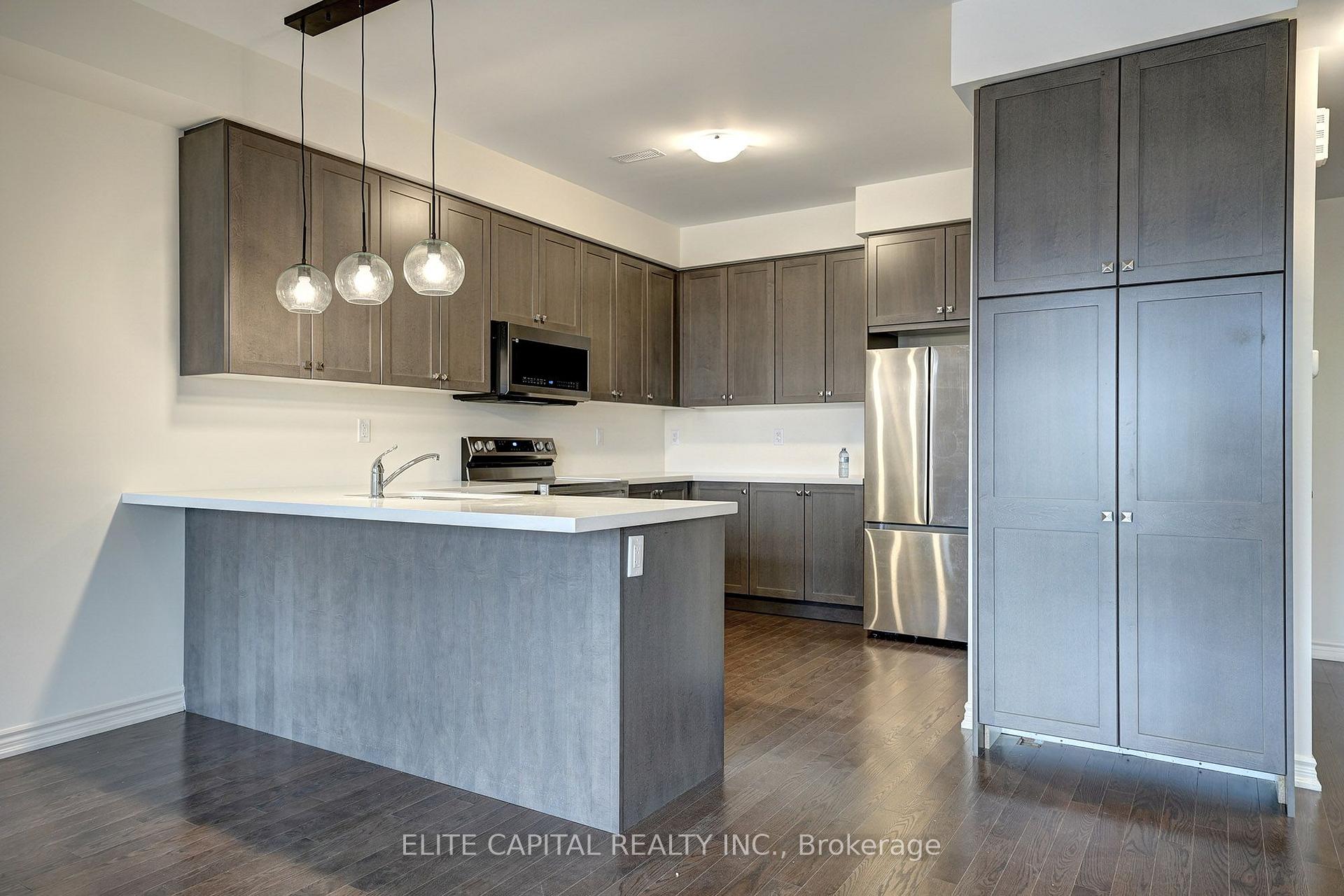 Photo 3 of 84 Holyrood Crescent, Vaughan, Kleinburg — HOMEH