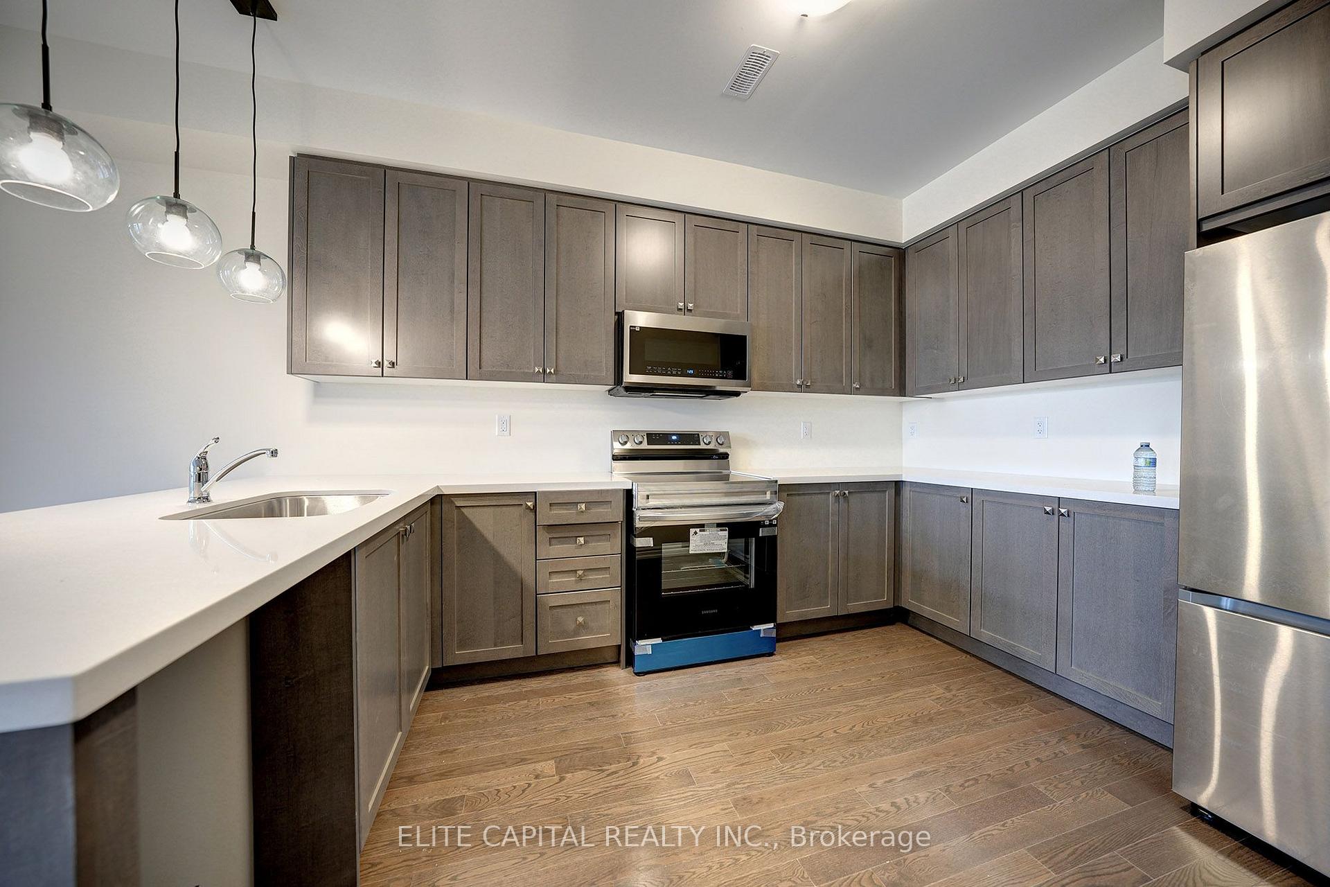 Photo 4 of 84 Holyrood Crescent, Vaughan, Kleinburg — HOMEH