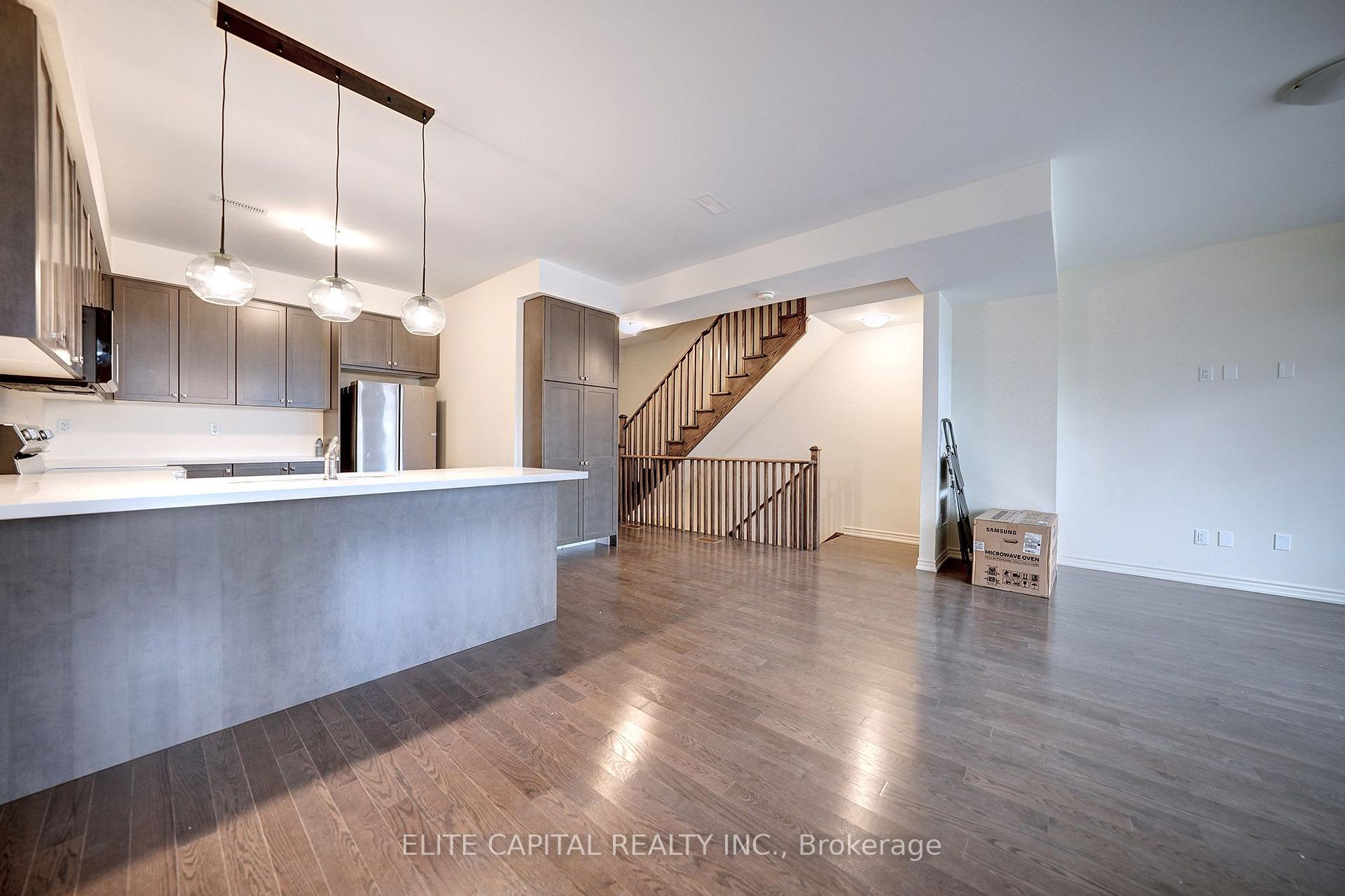 Photo 6 of 84 Holyrood Crescent, Vaughan, Kleinburg — HOMEH