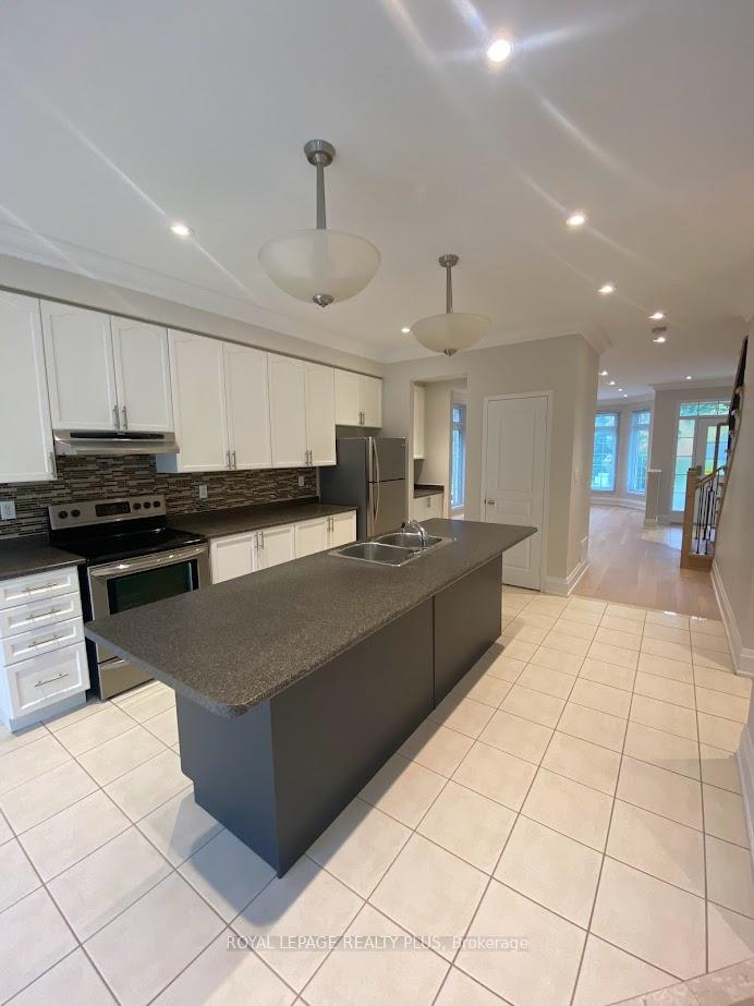 Photo 5 of 1812 Castlemore Avenue, Markham, Greensborough — HOMEH