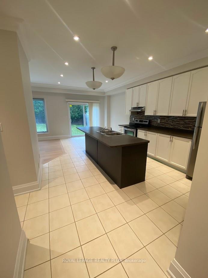 Photo 11 of 1812 Castlemore Avenue, Markham, Greensborough — HOMEH