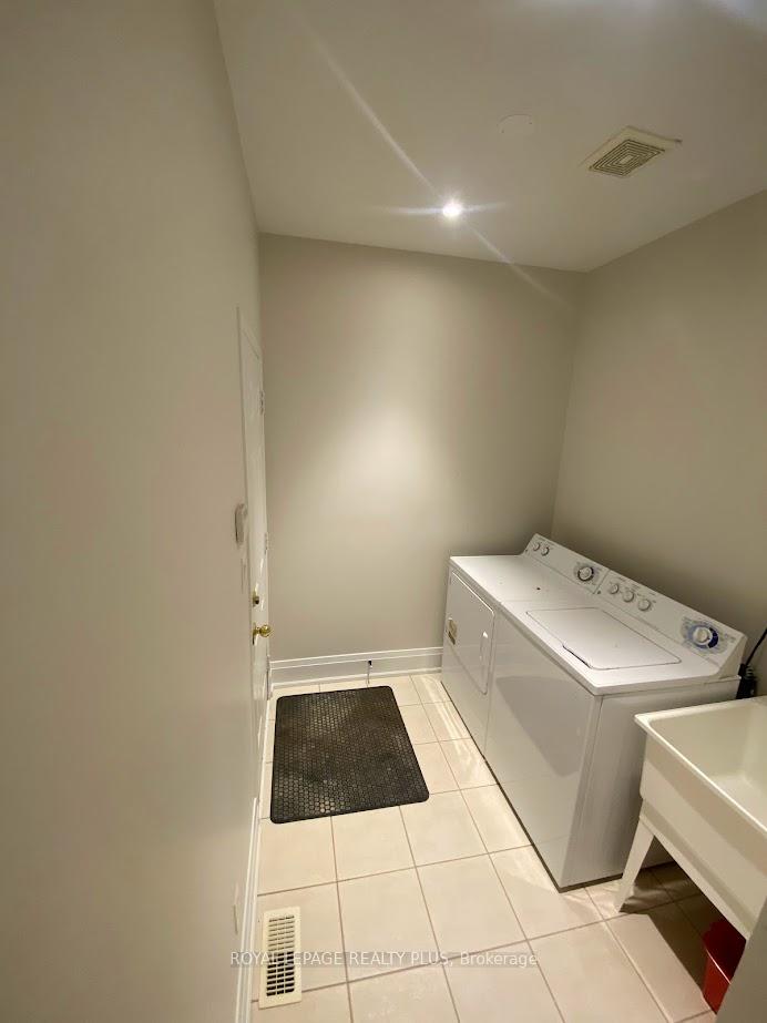 Photo 23 of 1812 Castlemore Avenue, Markham, Greensborough — HOMEH