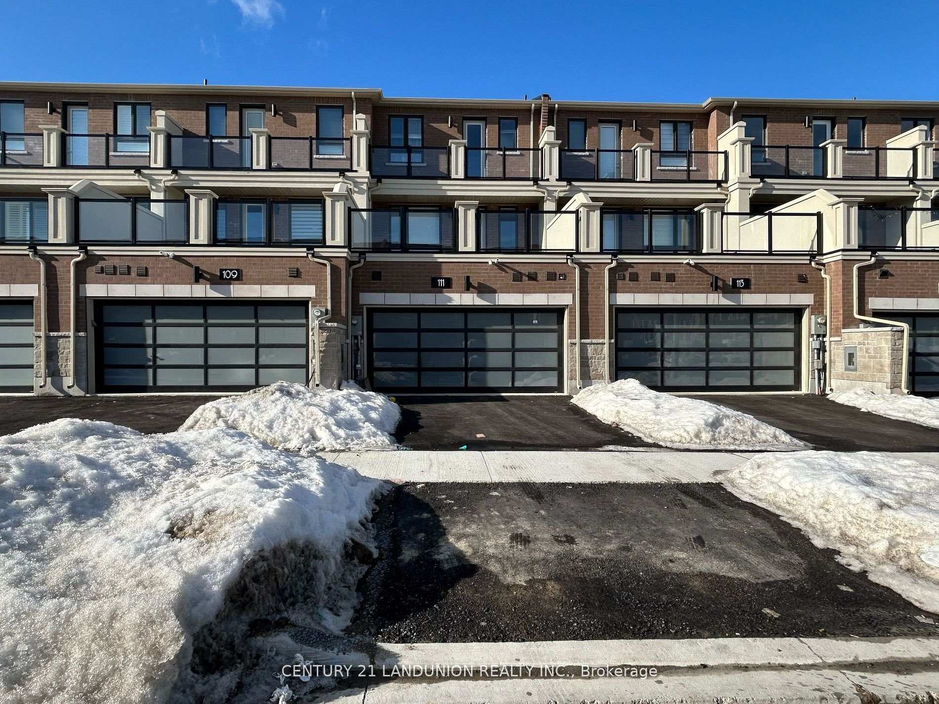 Photo 2 of 111 Mumbai Drive, Markham, Middlefield — HOMEH