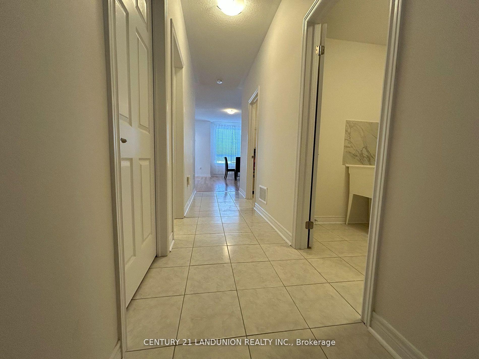 Photo 3 of 111 Mumbai Drive, Markham, Middlefield — HOMEH
