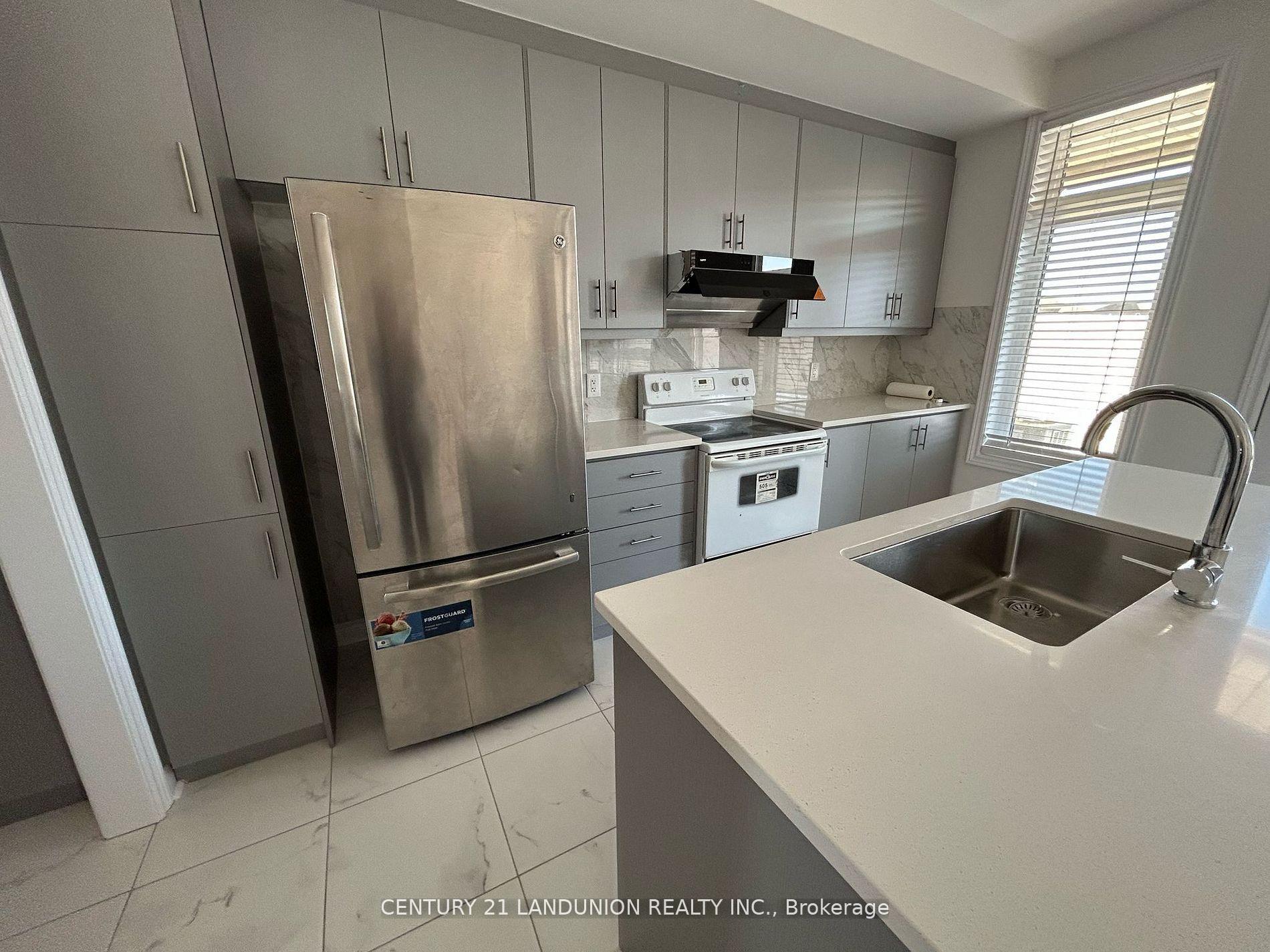 Photo 4 of 111 Mumbai Drive, Markham, Middlefield — HOMEH