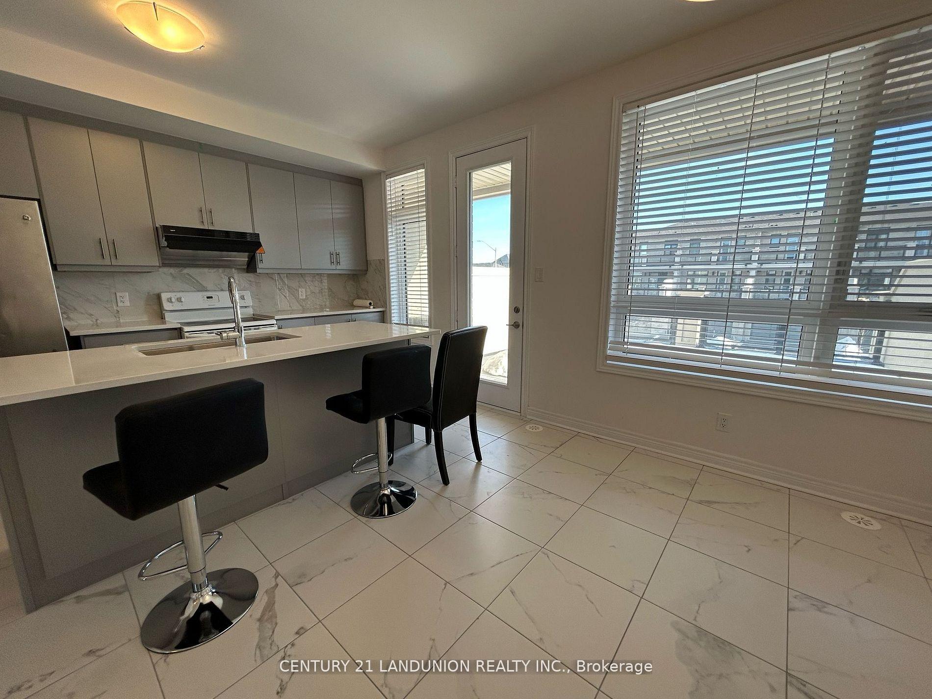 Photo 5 of 111 Mumbai Drive, Markham, Middlefield — HOMEH