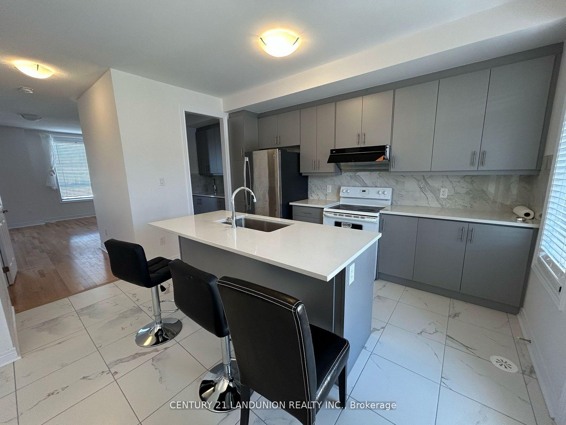 Photo 6 of 111 Mumbai Drive, Markham, Middlefield — HOMEH