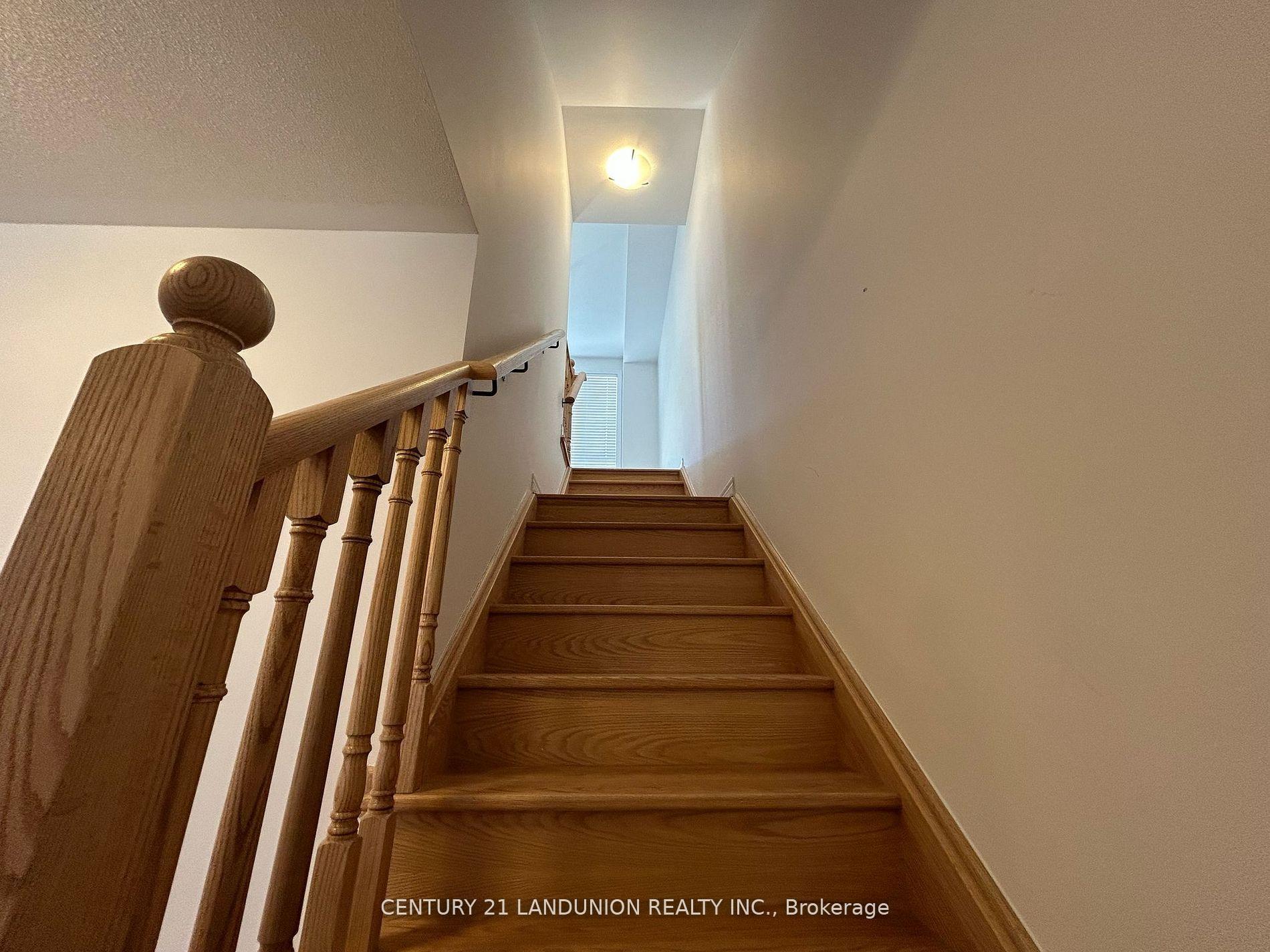 Photo 9 of 111 Mumbai Drive, Markham, Middlefield — HOMEH