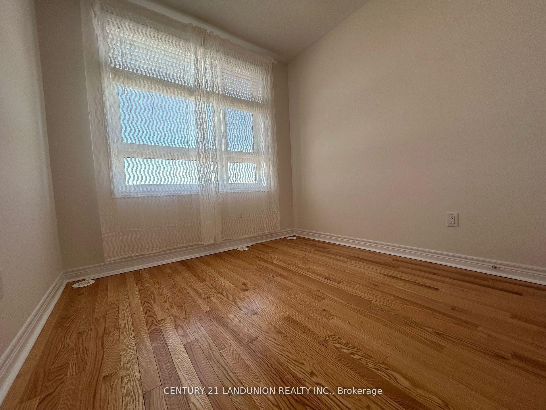 Photo 10 of 111 Mumbai Drive, Markham, Middlefield — HOMEH