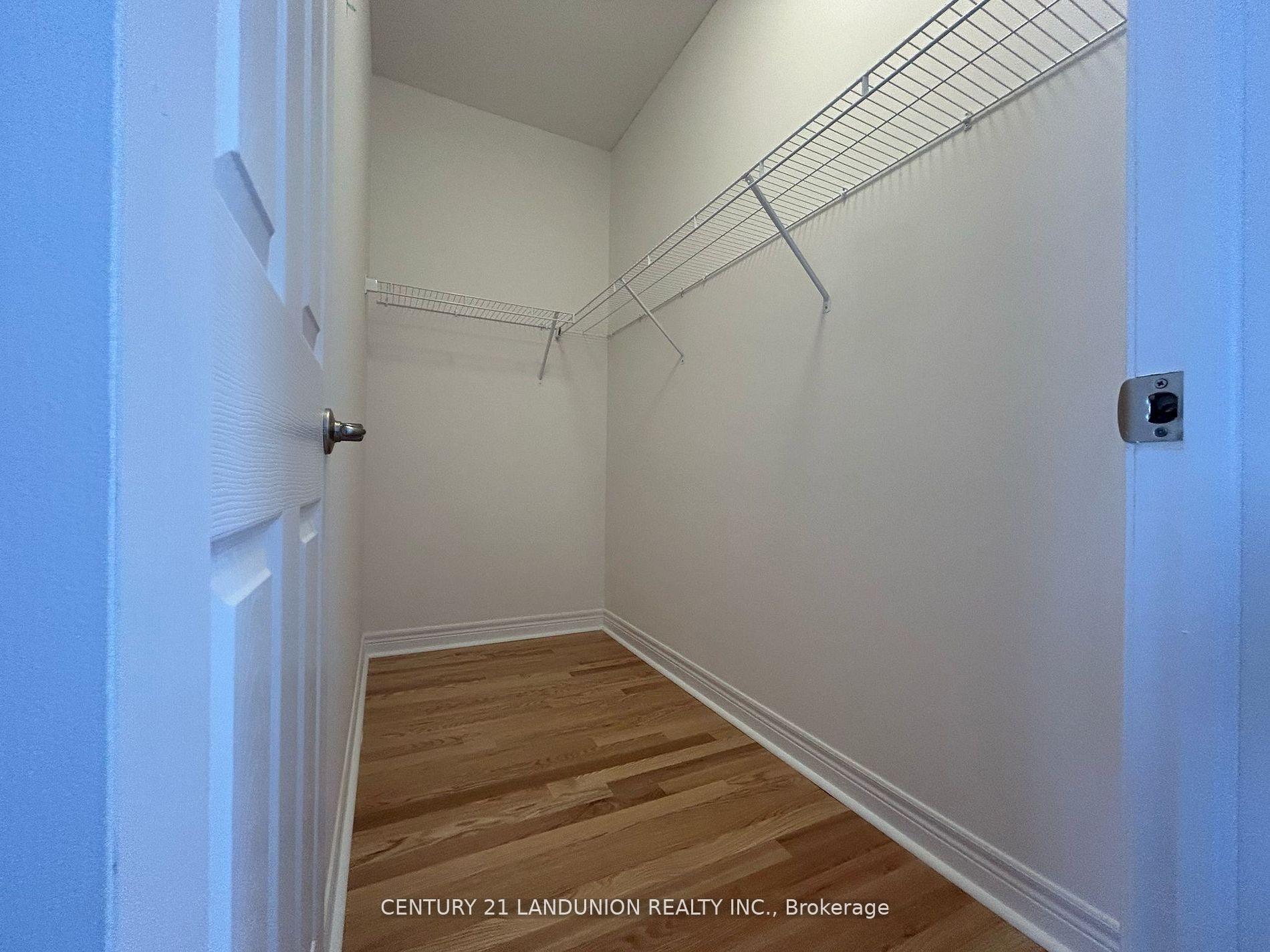 Photo 11 of 111 Mumbai Drive, Markham, Middlefield — HOMEH