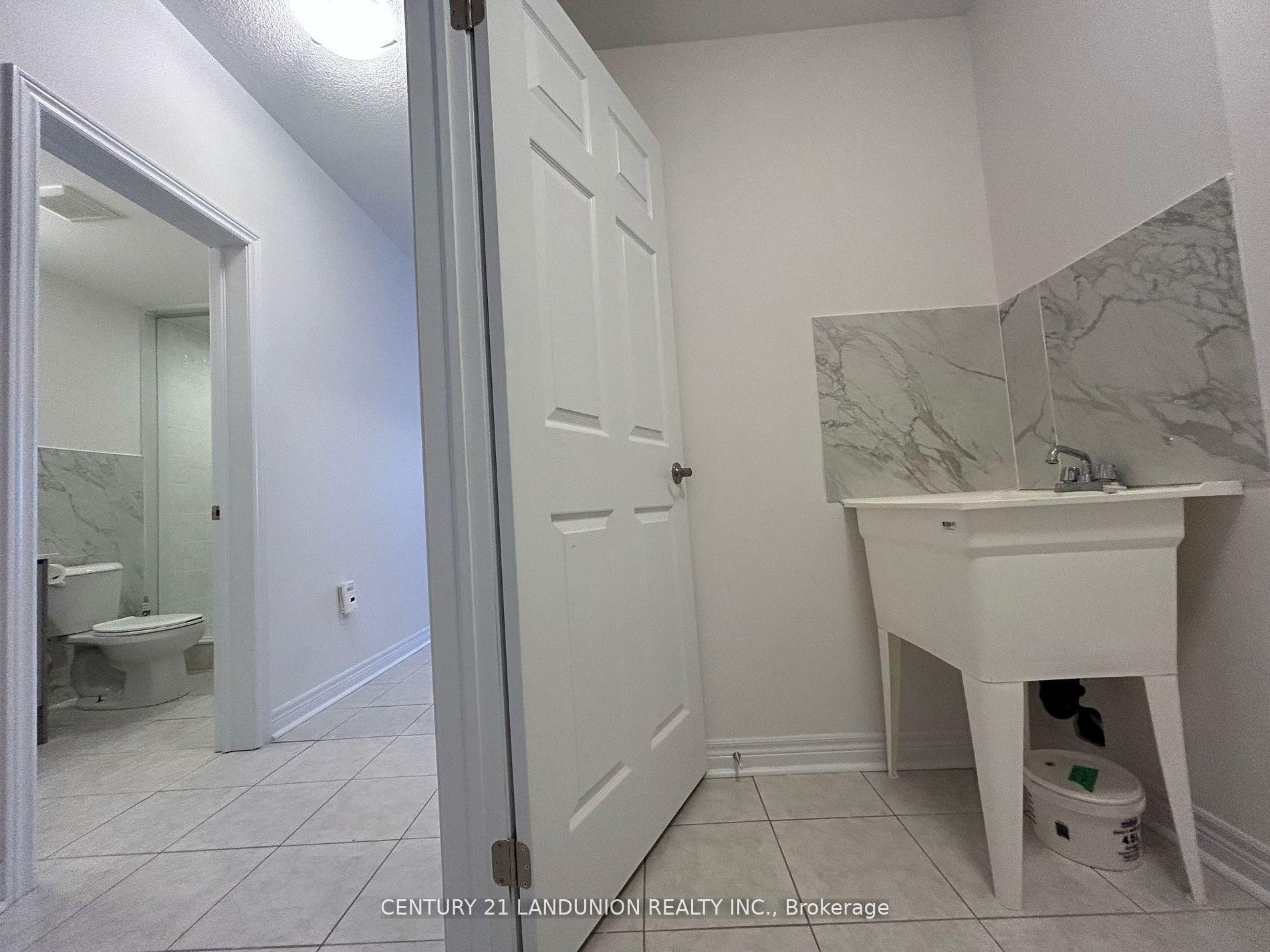 Photo 12 of 111 Mumbai Drive, Markham, Middlefield — HOMEH