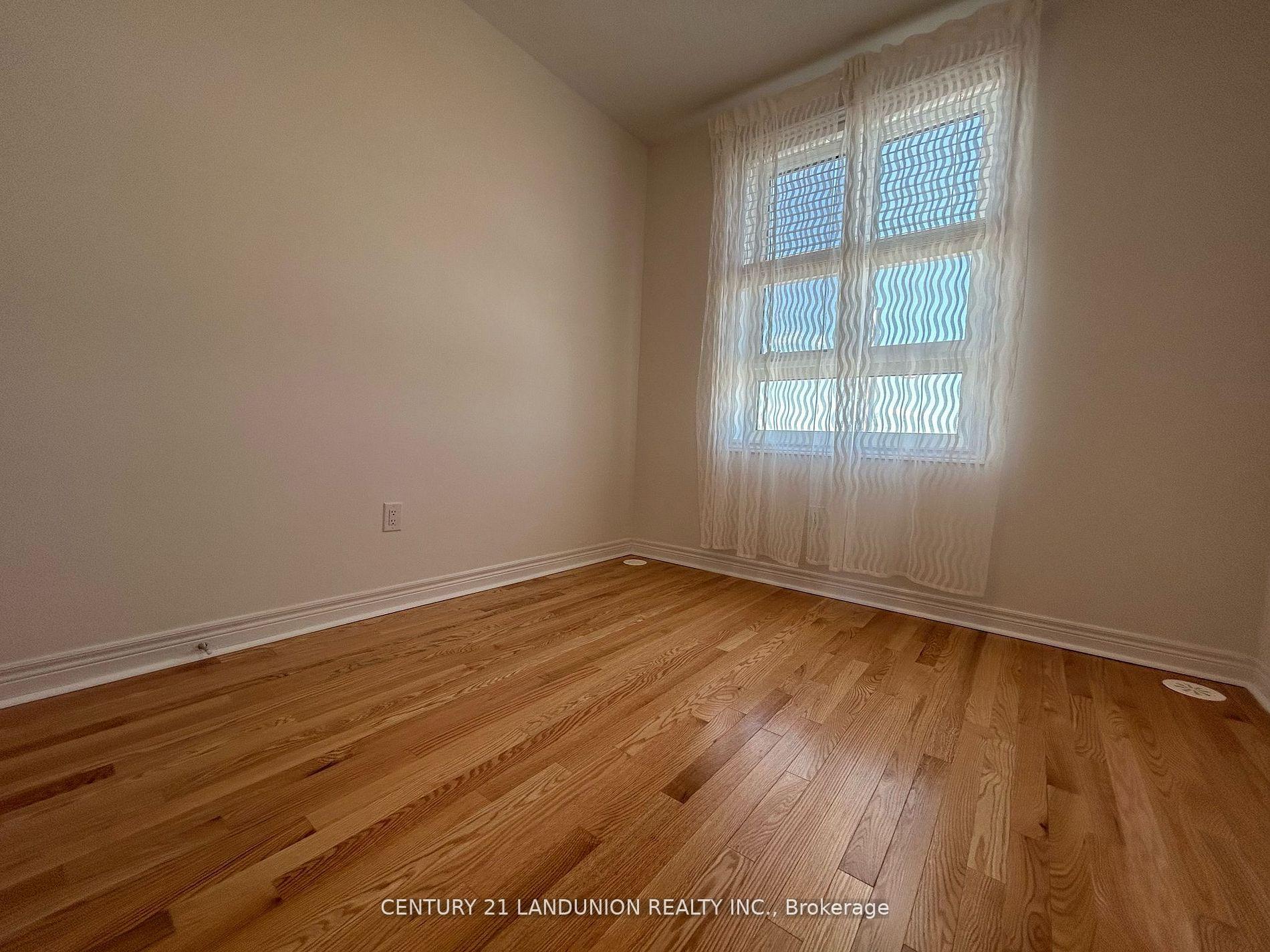 Photo 15 of 111 Mumbai Drive, Markham, Middlefield — HOMEH
