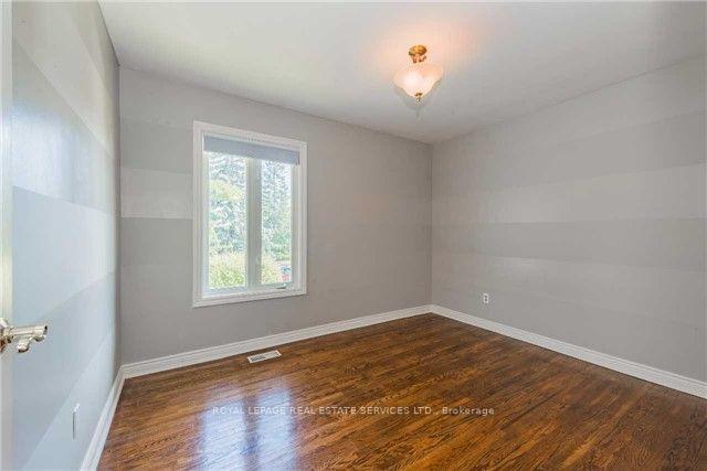 Photo 10 of 248 Snowden Road, Oakville, Bronte — HOMEH