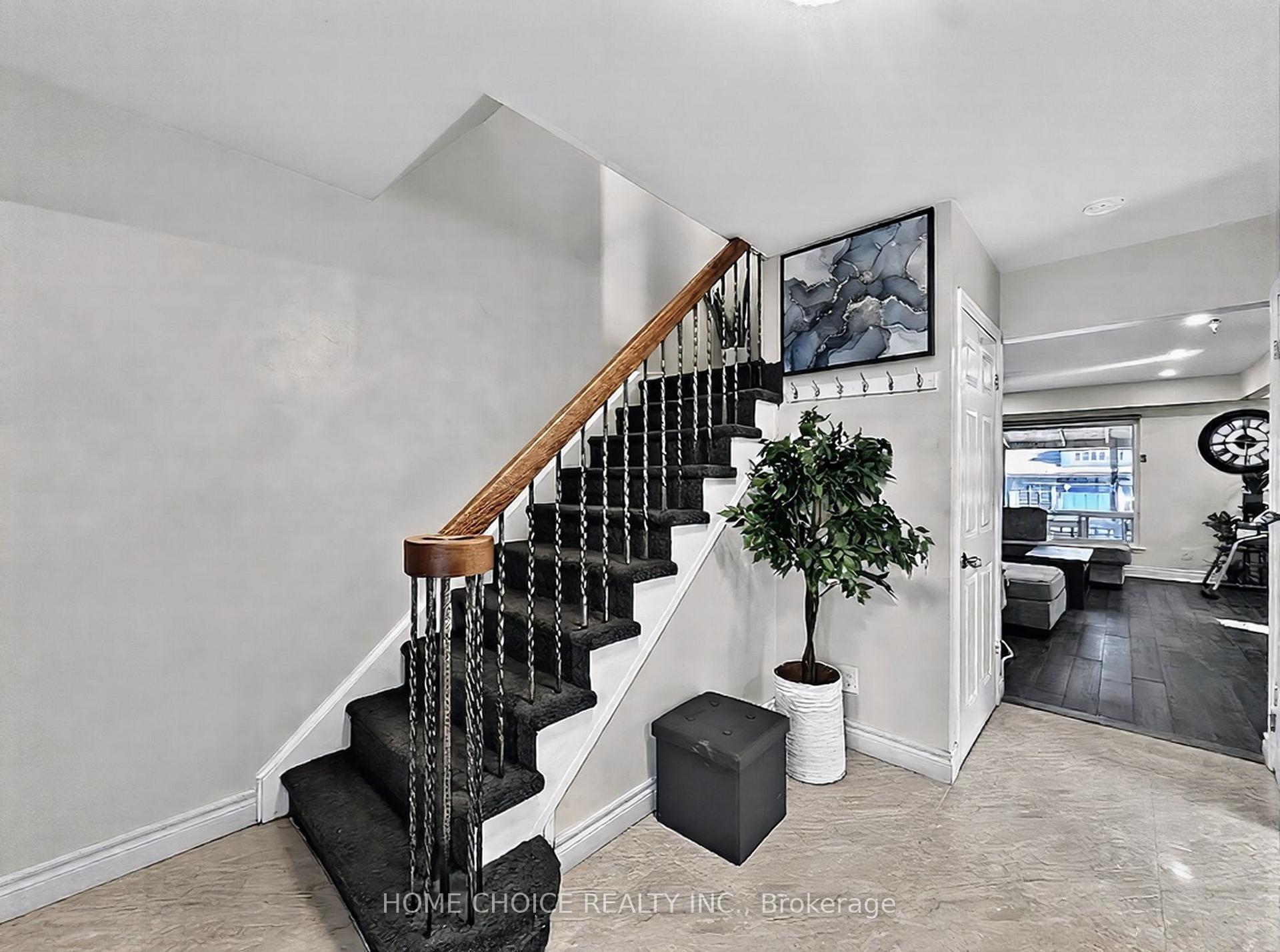 Photo 4 of 38 Robbinstone Drive, Scarborough, Malvern — HOMEH