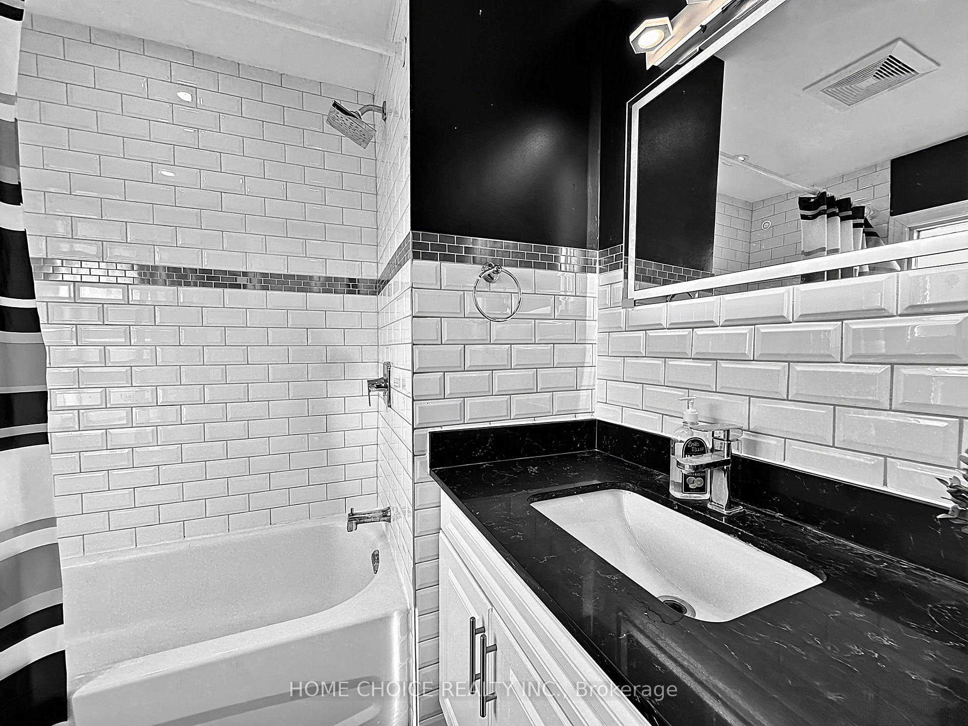 Photo 23 of 38 Robbinstone Drive, Scarborough, Malvern — HOMEH