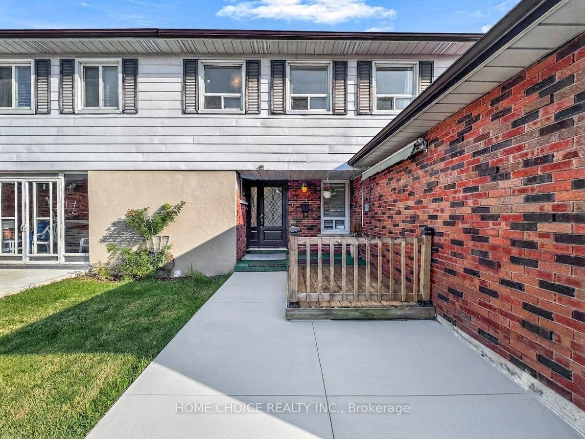 Photo 2 of 38 Robbinstone Drive, Scarborough, Malvern — HOMEH