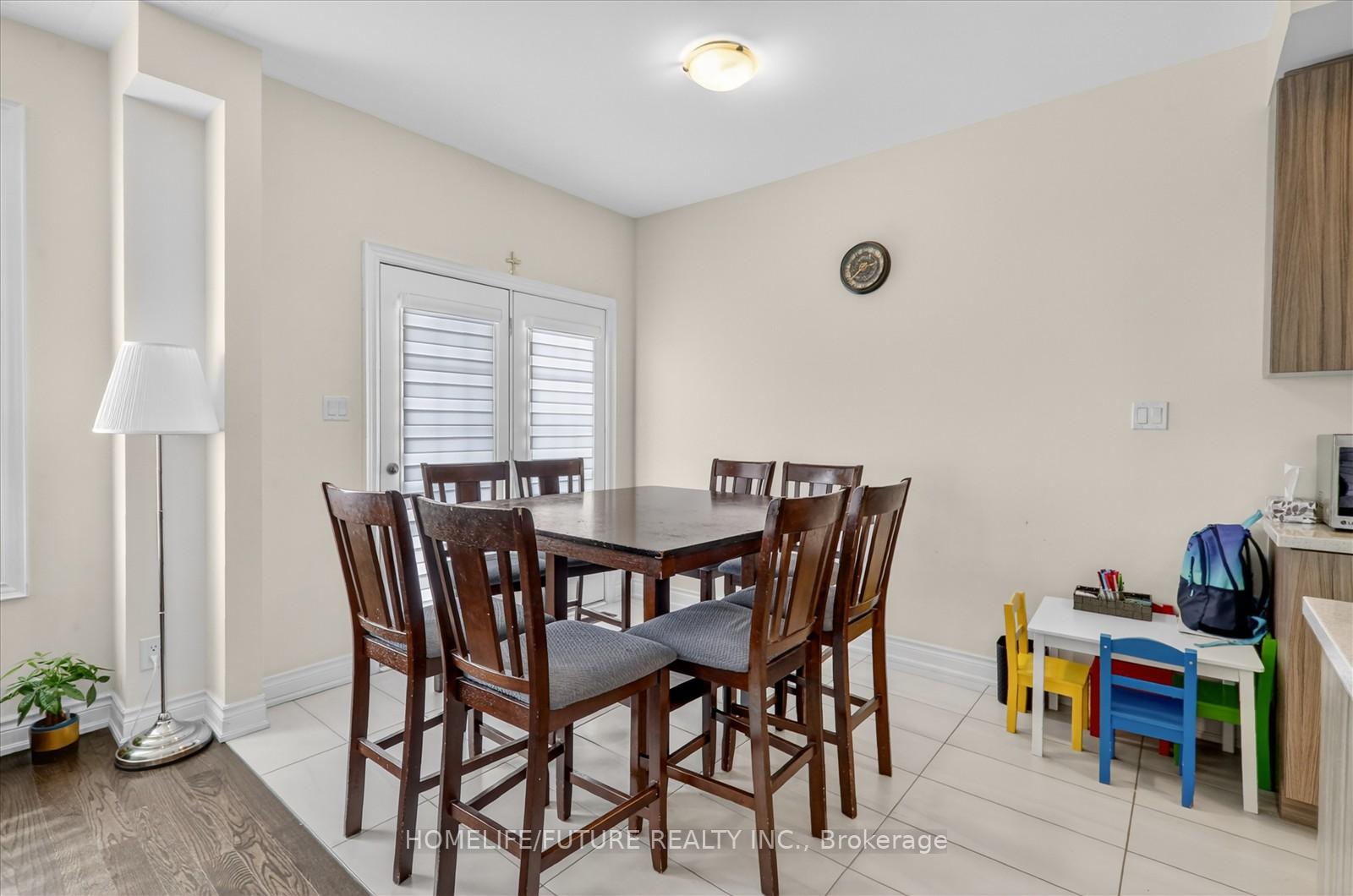 Photo 9 of 6 Ryler Way, Markham, Cedarwood — HOMEH
