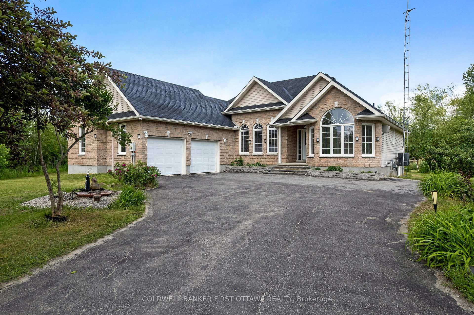 Photo of 11 Rideau Crossing Crescent