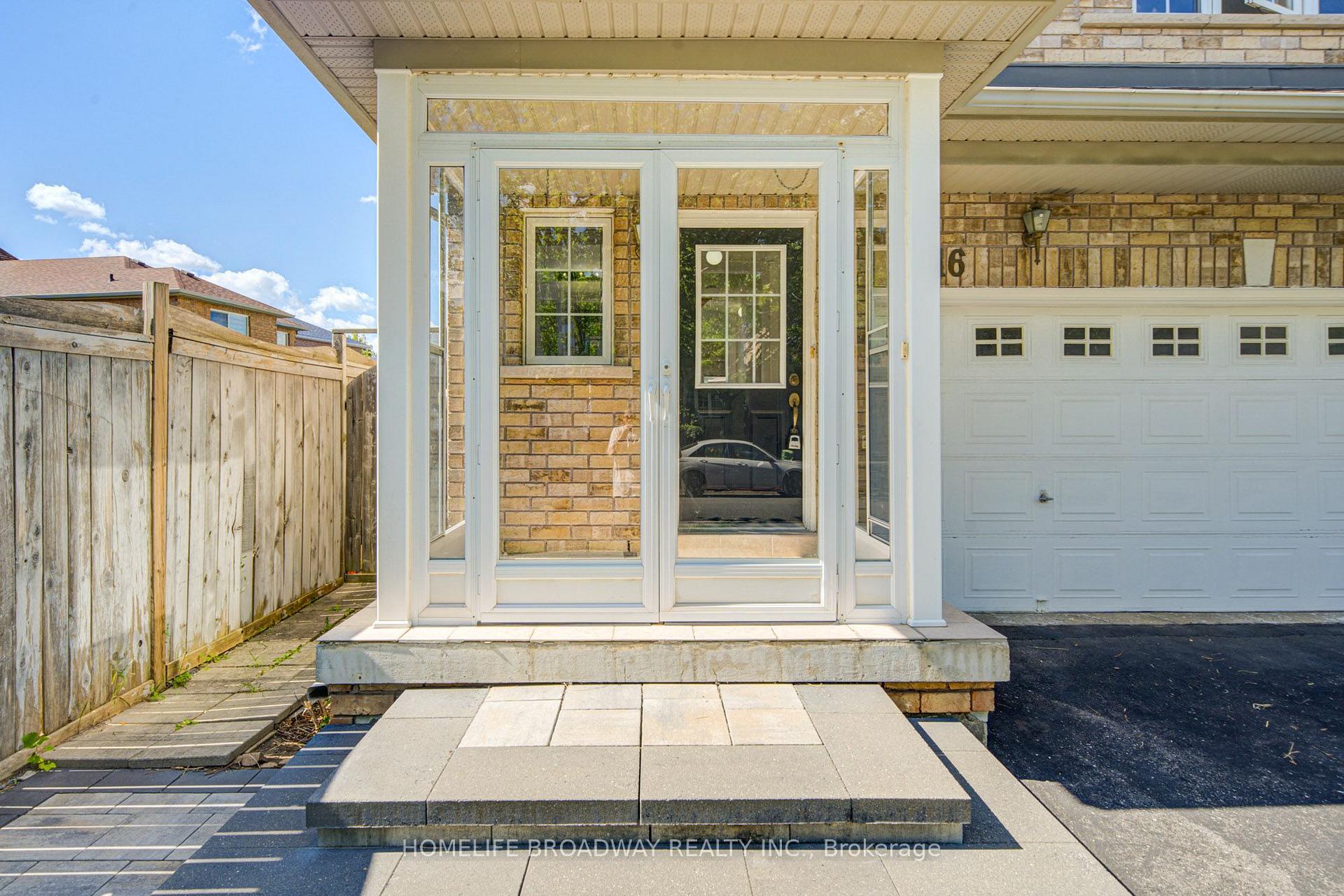 Photo 2 of 16 Raymond Bartlett Avenue, Markham, Village Green-South Unionville — HOMEH