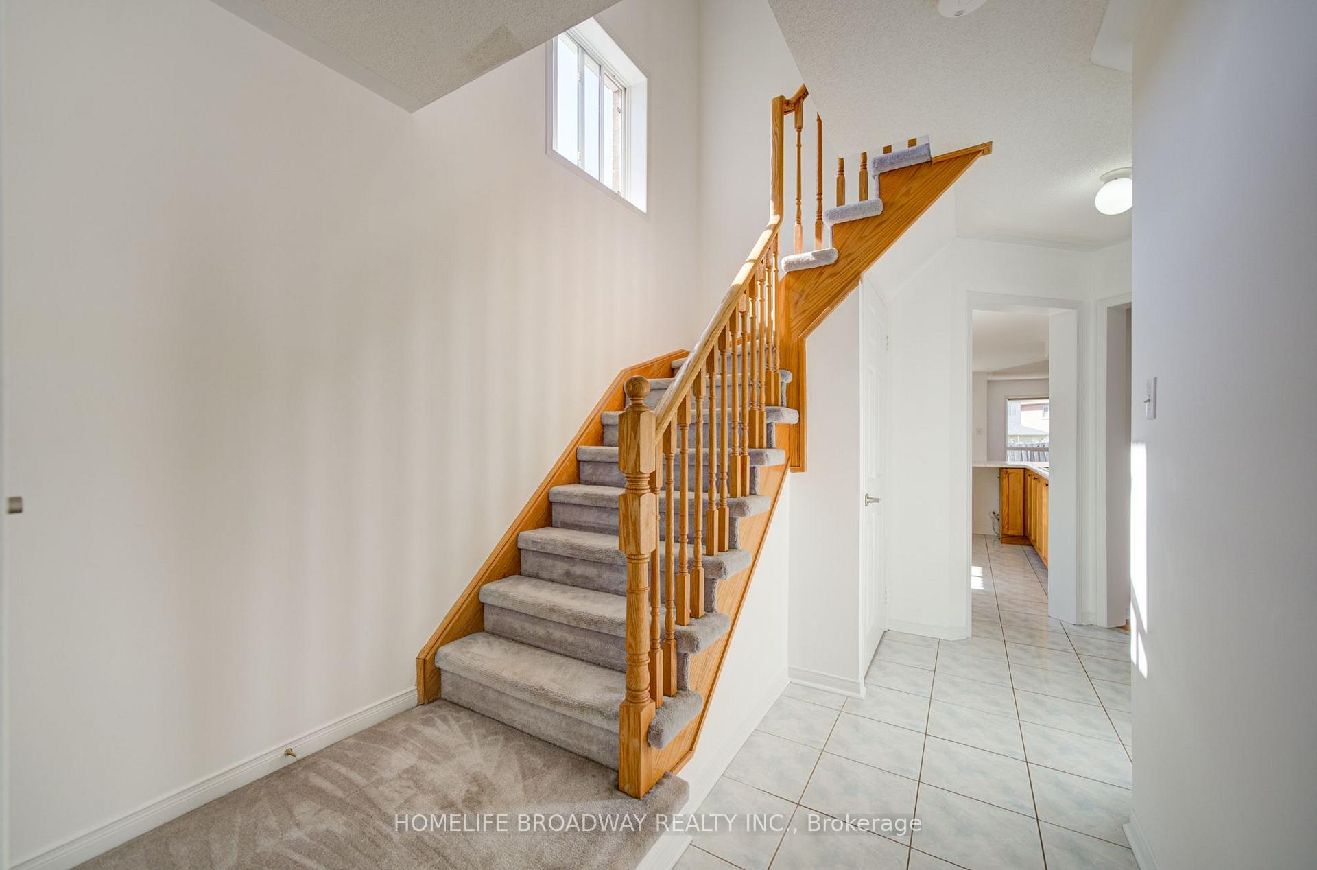 Photo 4 of 16 Raymond Bartlett Avenue, Markham, Village Green-South Unionville — HOMEH