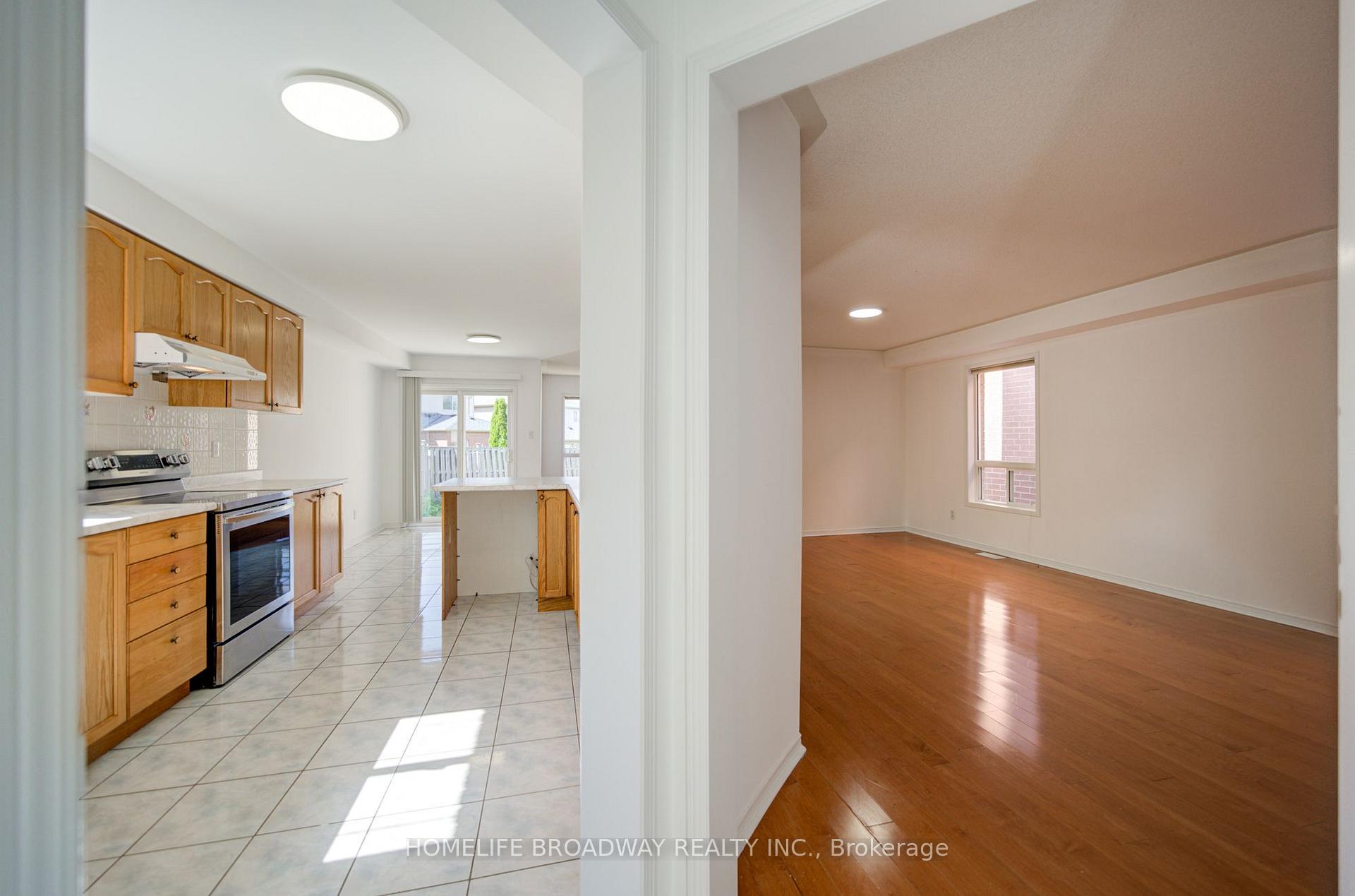 Photo 7 of 16 Raymond Bartlett Avenue, Markham, Village Green-South Unionville — HOMEH