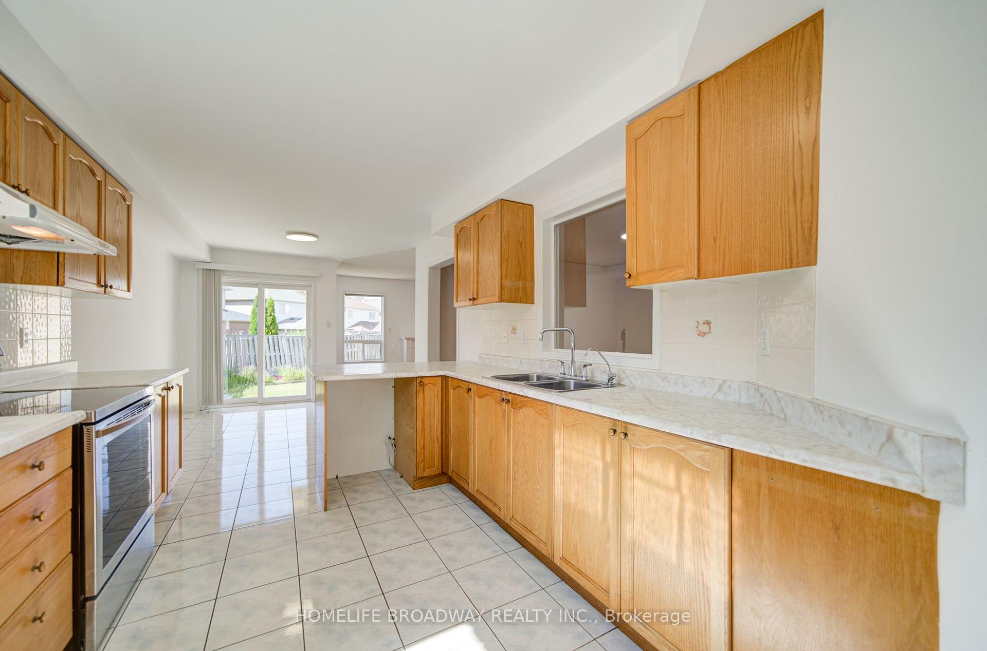 Photo 11 of 16 Raymond Bartlett Avenue, Markham, Village Green-South Unionville — HOMEH